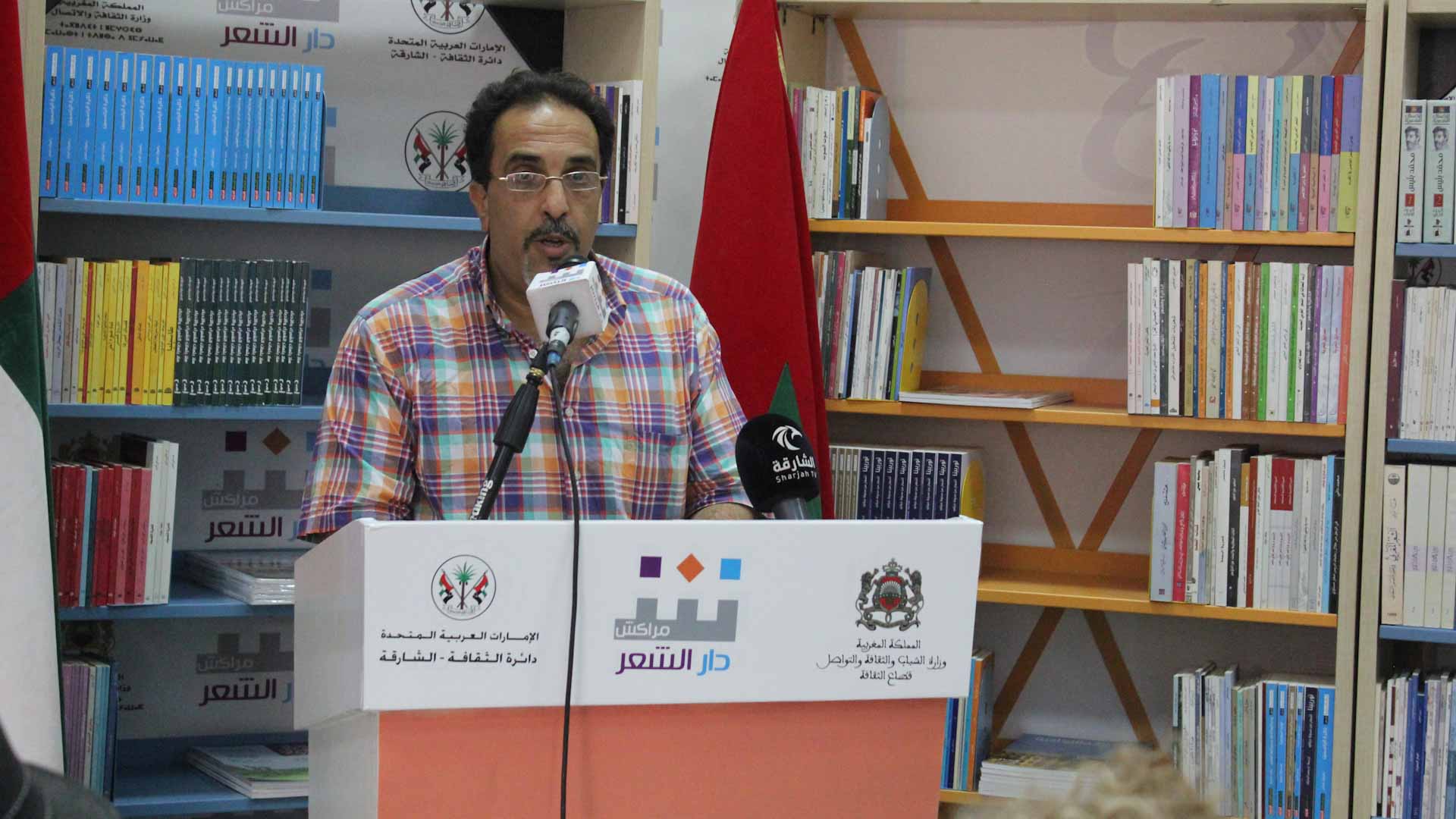 صورة بعنوان: شعراء يخطون ديوان "الكينونة والكتابة" في دار الشعر بمراكش 