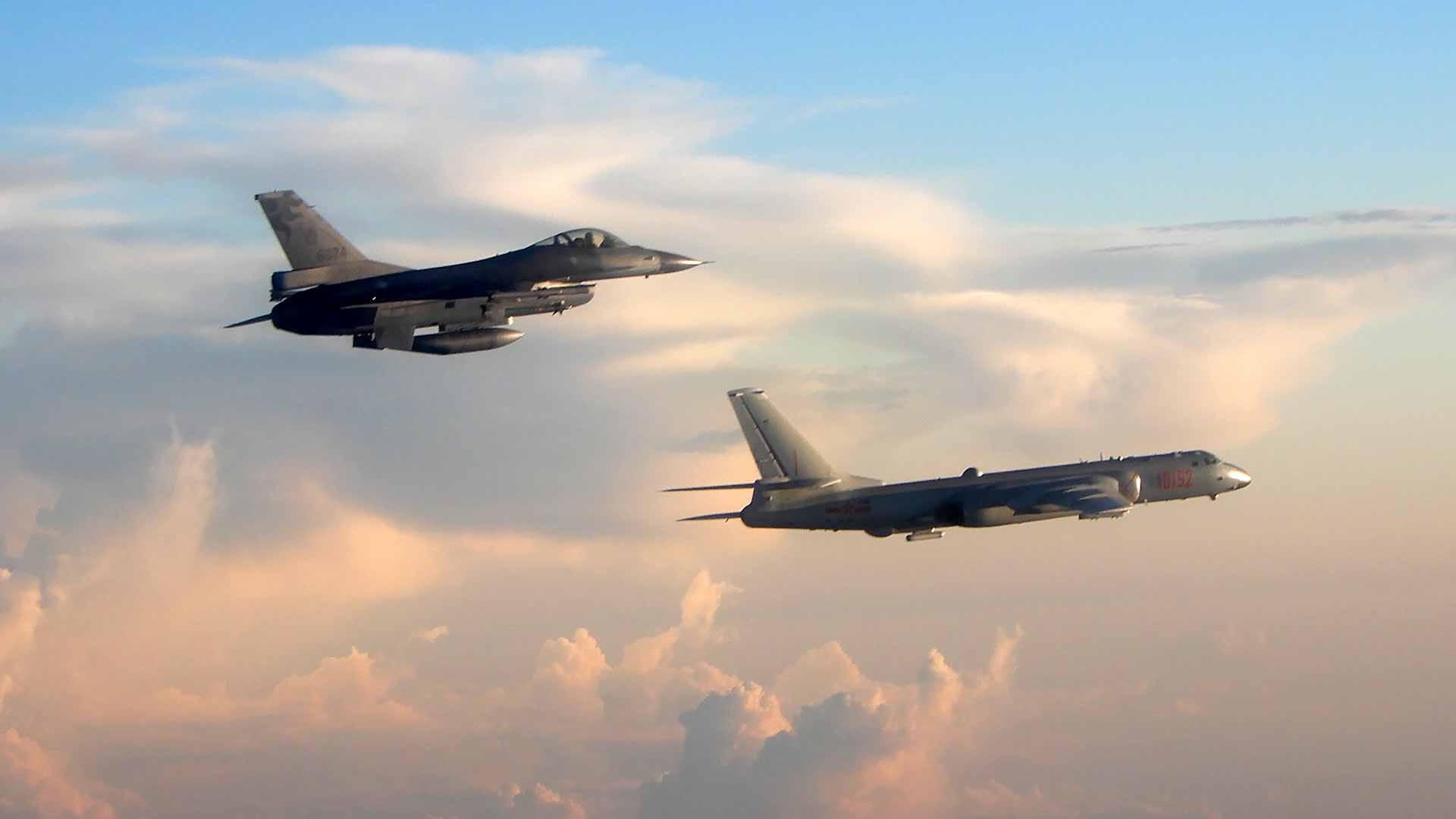 Image for the title: Chinese fighter jets crossing Taiwan Strait: state media 