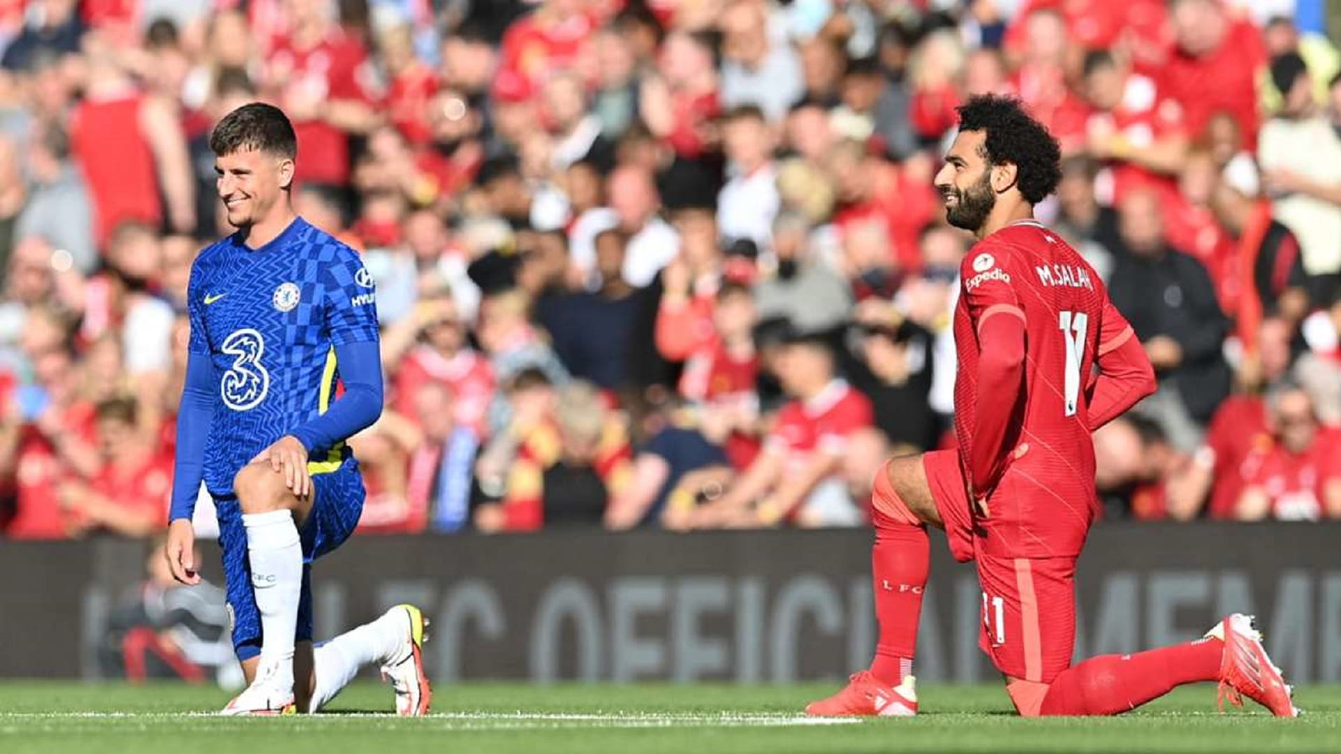 صورة بعنوان: إلغاء الجلوس على ركبة واحدة قبل المباريات في الدوري الإنجليزي 