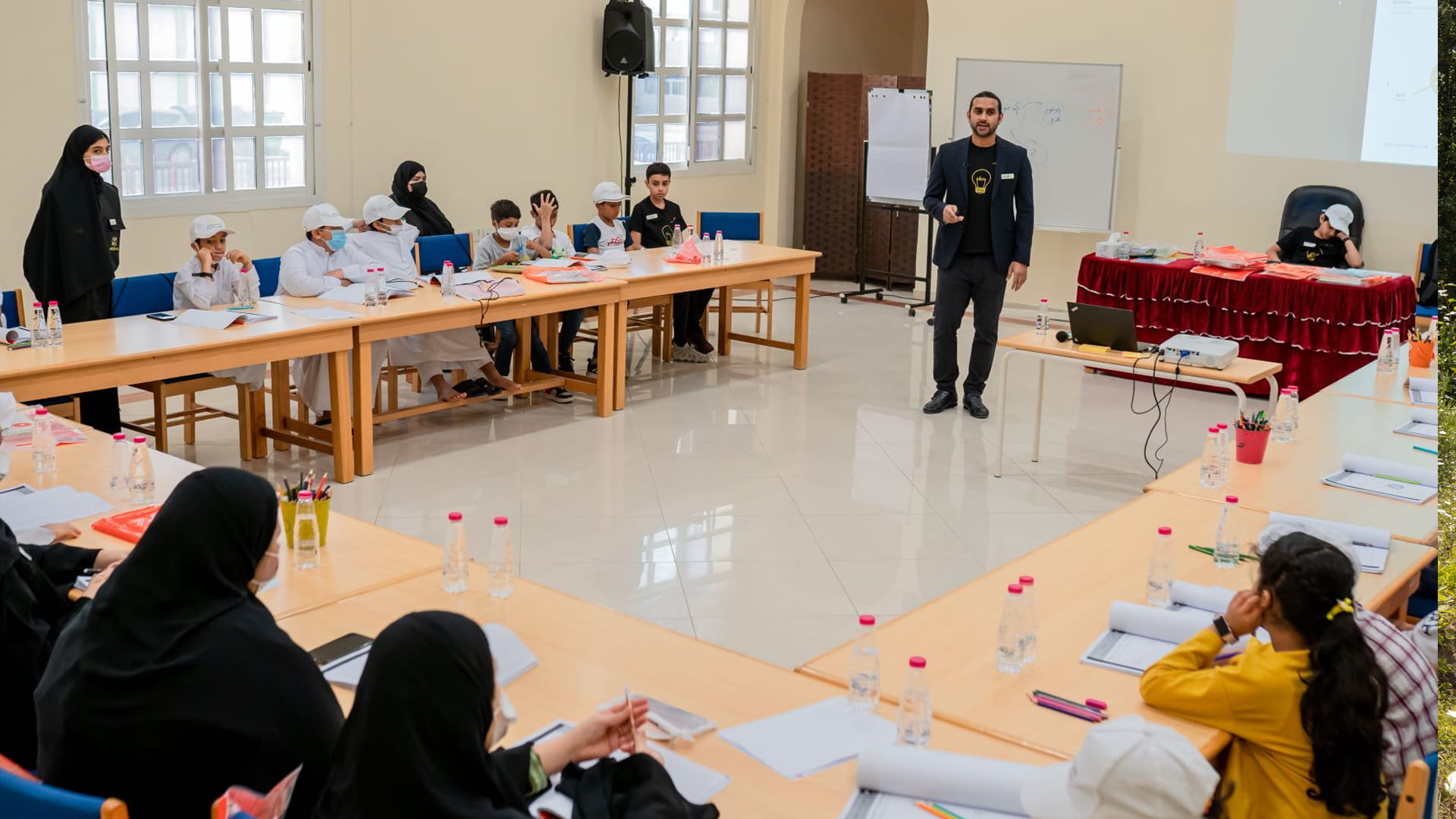 صورة بعنوان: "الشارقة للكتاب" تجمع الأطفال واليافعين في برنامج "قائد المستقبل"  