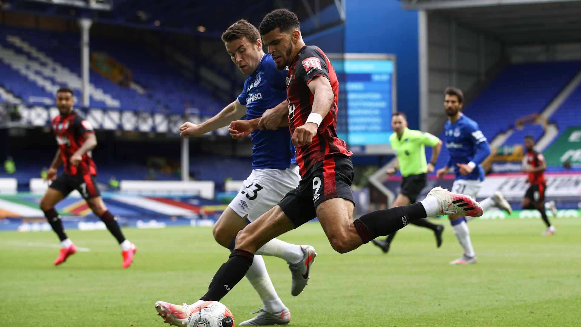 صورة بعنوان: نادي بورنموث الإنجليزي يمدد عقد النجم سولانكي  