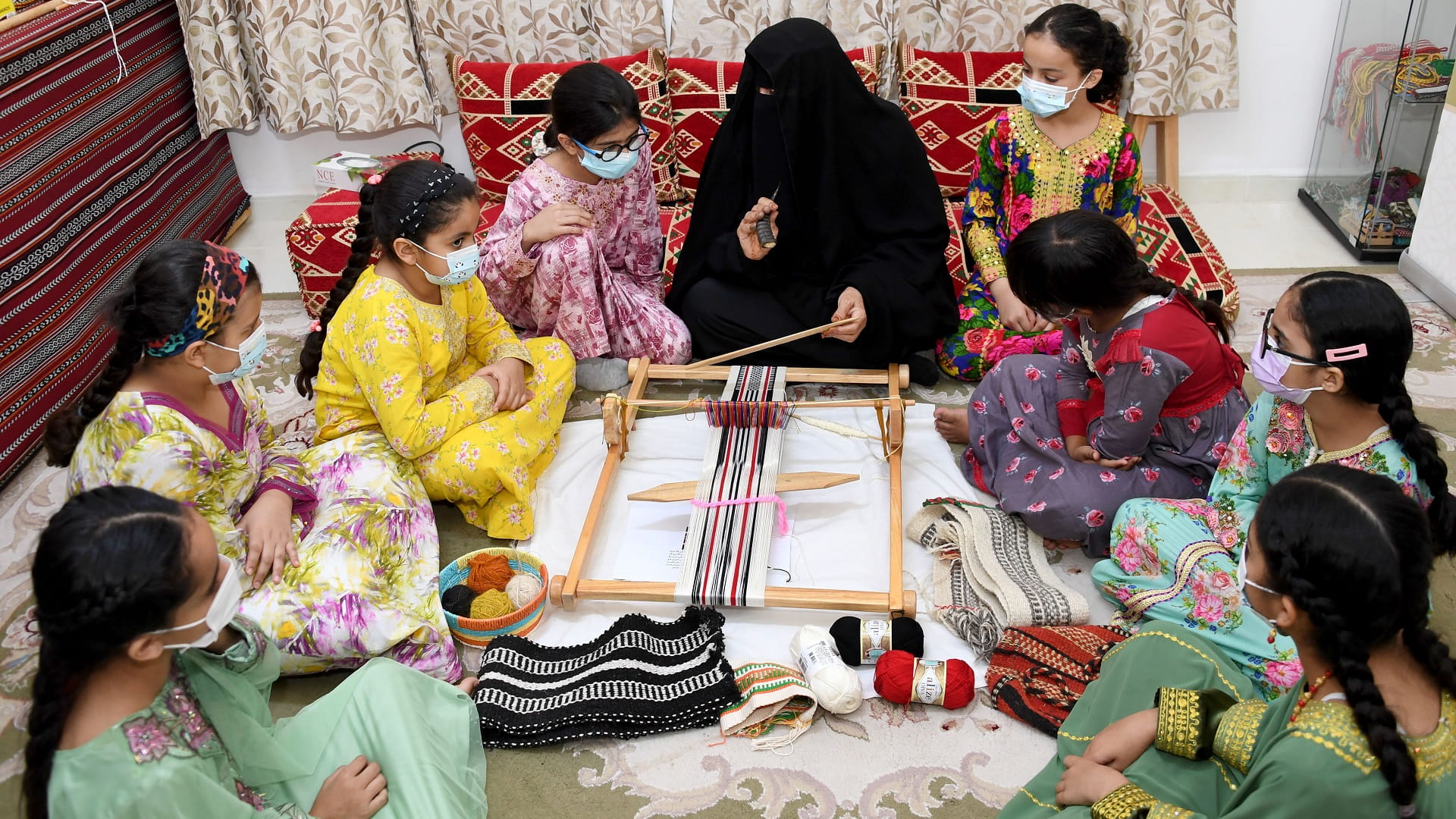 صورة بعنوان: نادي تراث الإمارات يختتم ملتقى السمالية الصيفي الـ30 