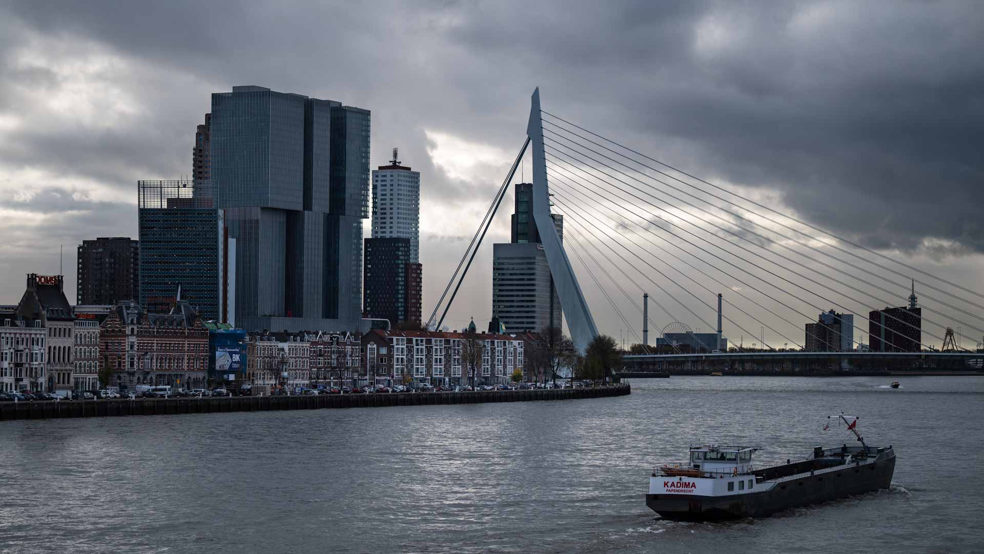 Image for the title: Dutch declare shortage in 'land of water' 