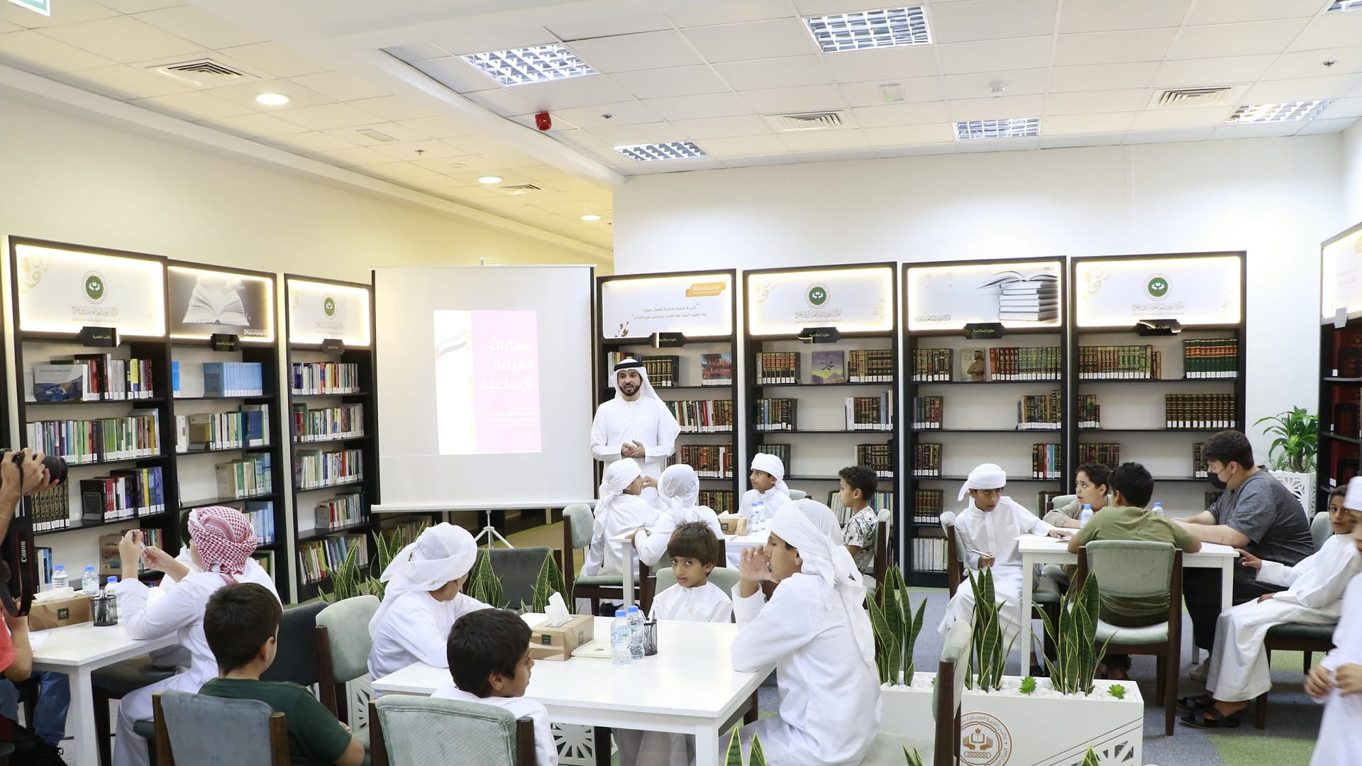 صورة بعنوان: منتسبو المركز الصيفي لنادي مليحة يزورون "التربوي للغة العربية" 