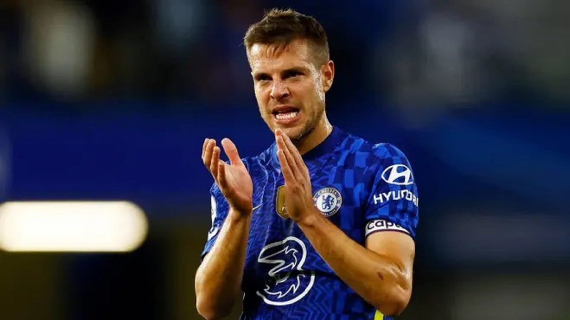 صورة بعنوان: نادي تشيلسي الإنجليزي يمدد عقد المدافع أزبيليكويتا 