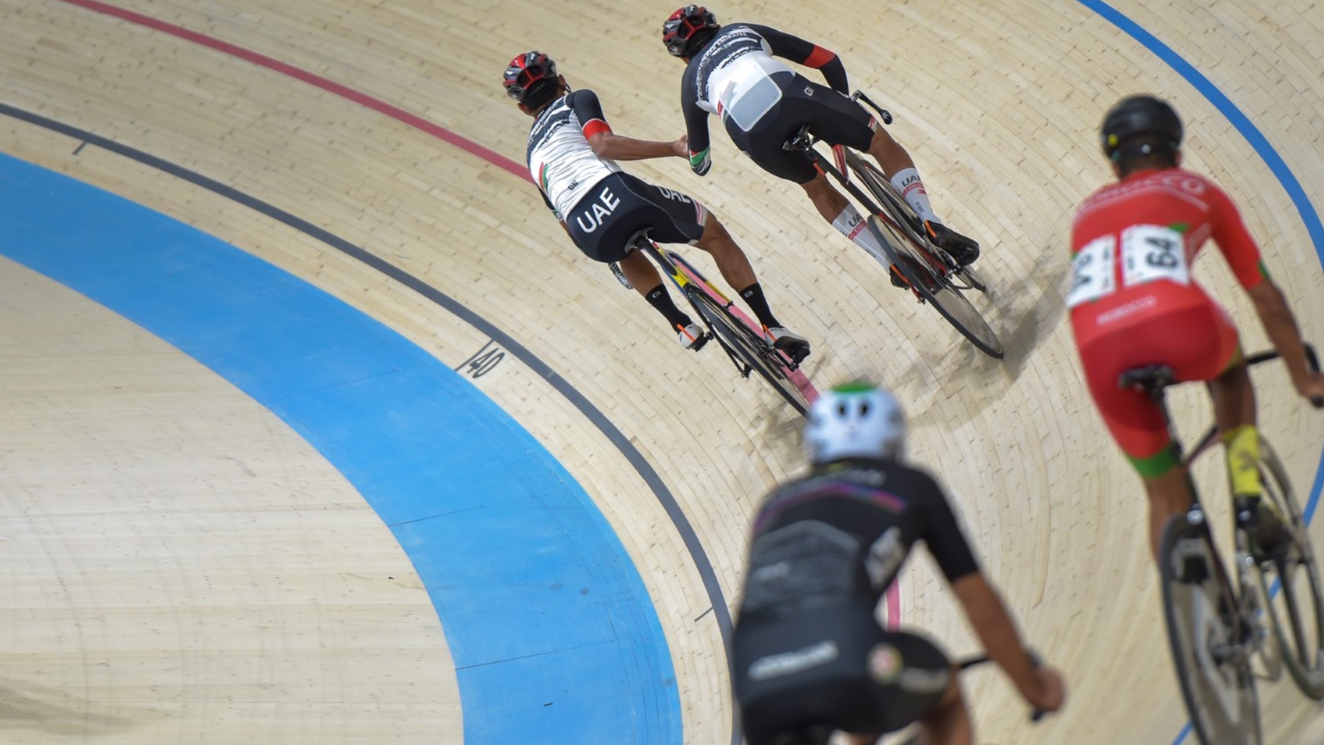 صورة بعنوان: زهرة حسين تحقق رقماً قياسياً إماراتياً في سباق المضمار للدراجات 