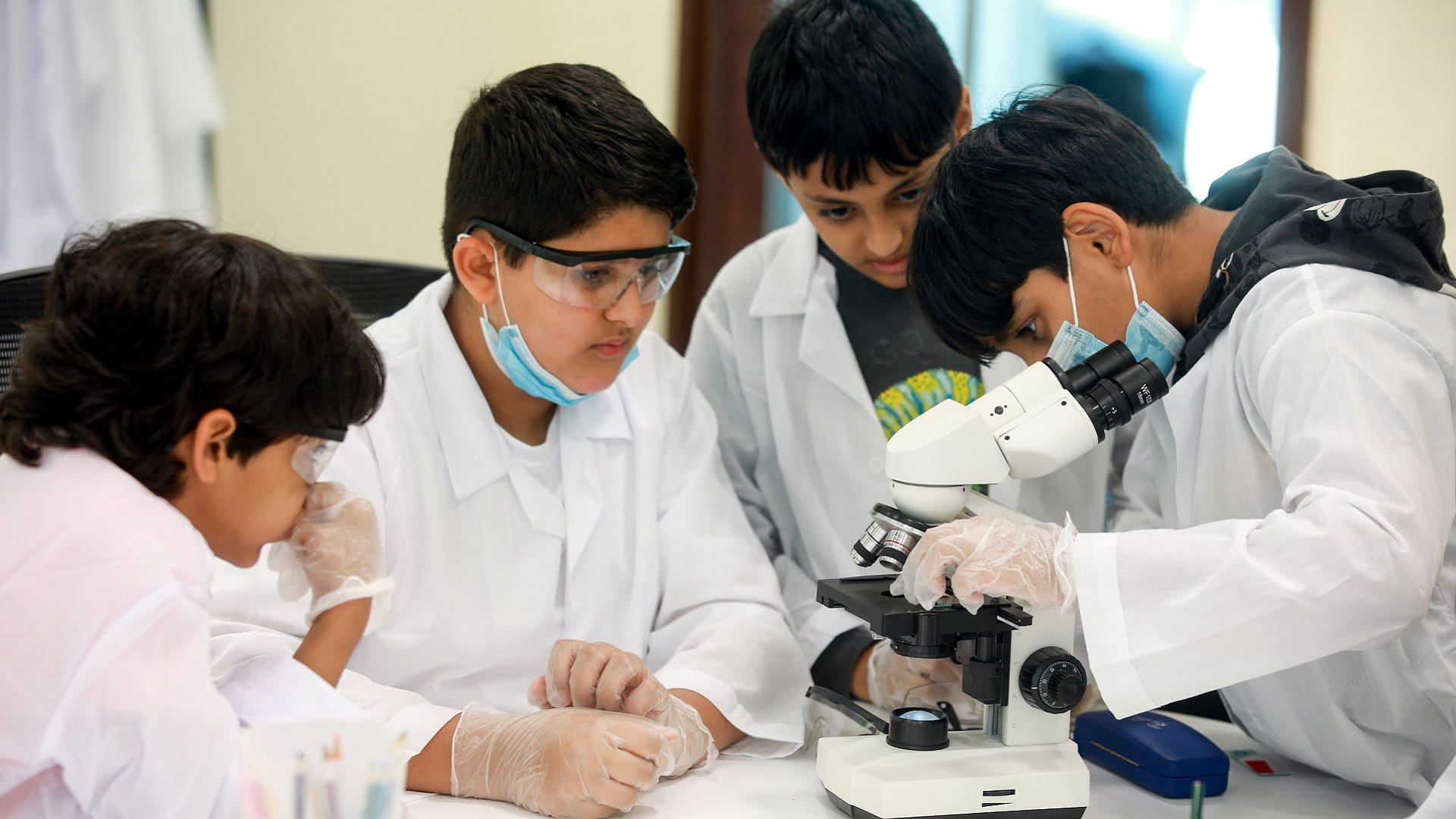 Image for the title: Seeking future techs in 'Science and Technology Prog' 