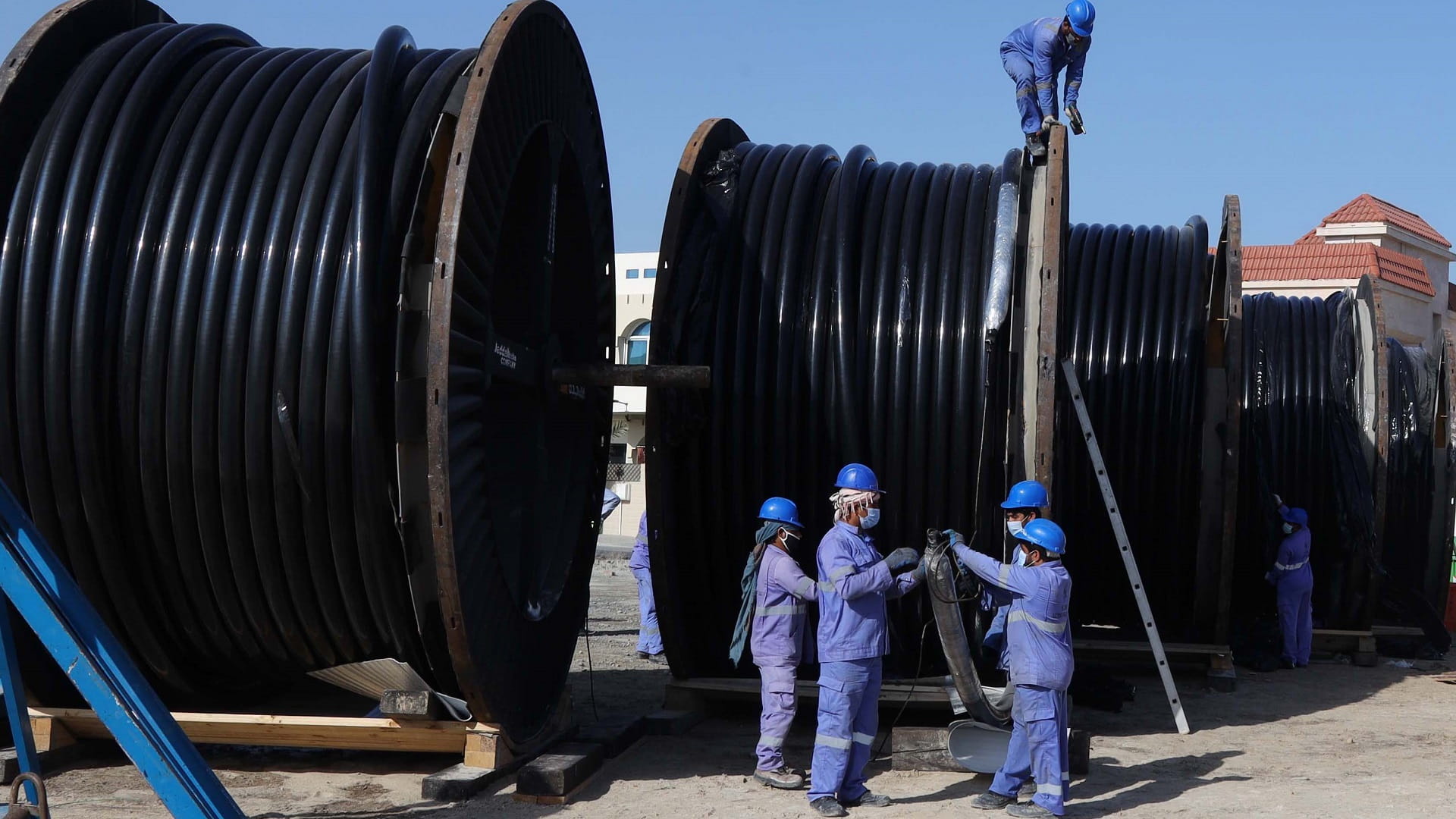 صورة بعنوان: كهرباء الشارقة تنجز مشروع خط للضغط العالي بـ 180 مليون درهم 