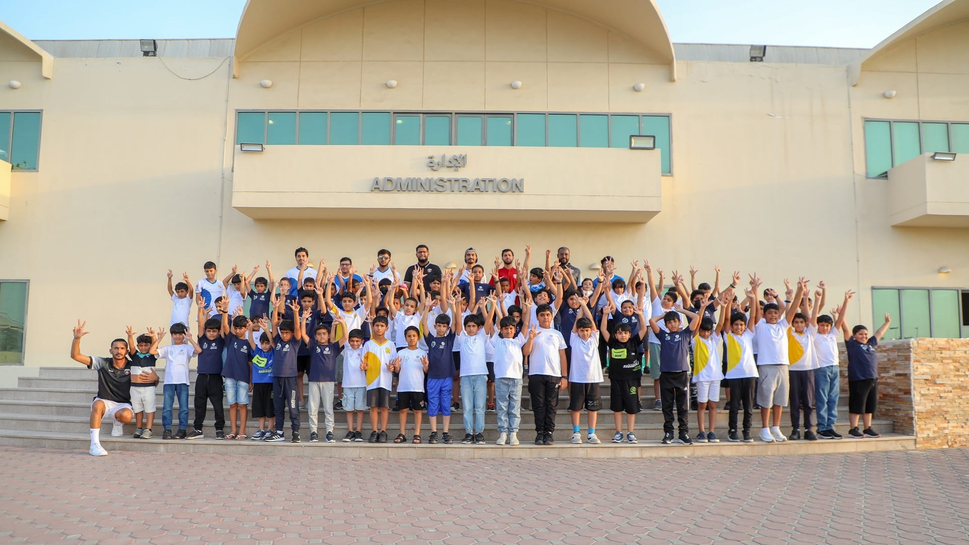 صورة بعنوان: مشاركو "عطلتنا غير" في الحمرية يكتشفون الفروسية والرماية 