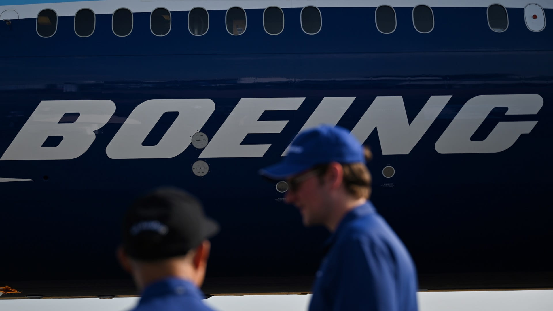 Image for the title: US regulators clear Boeing to resume 787 deliveries 