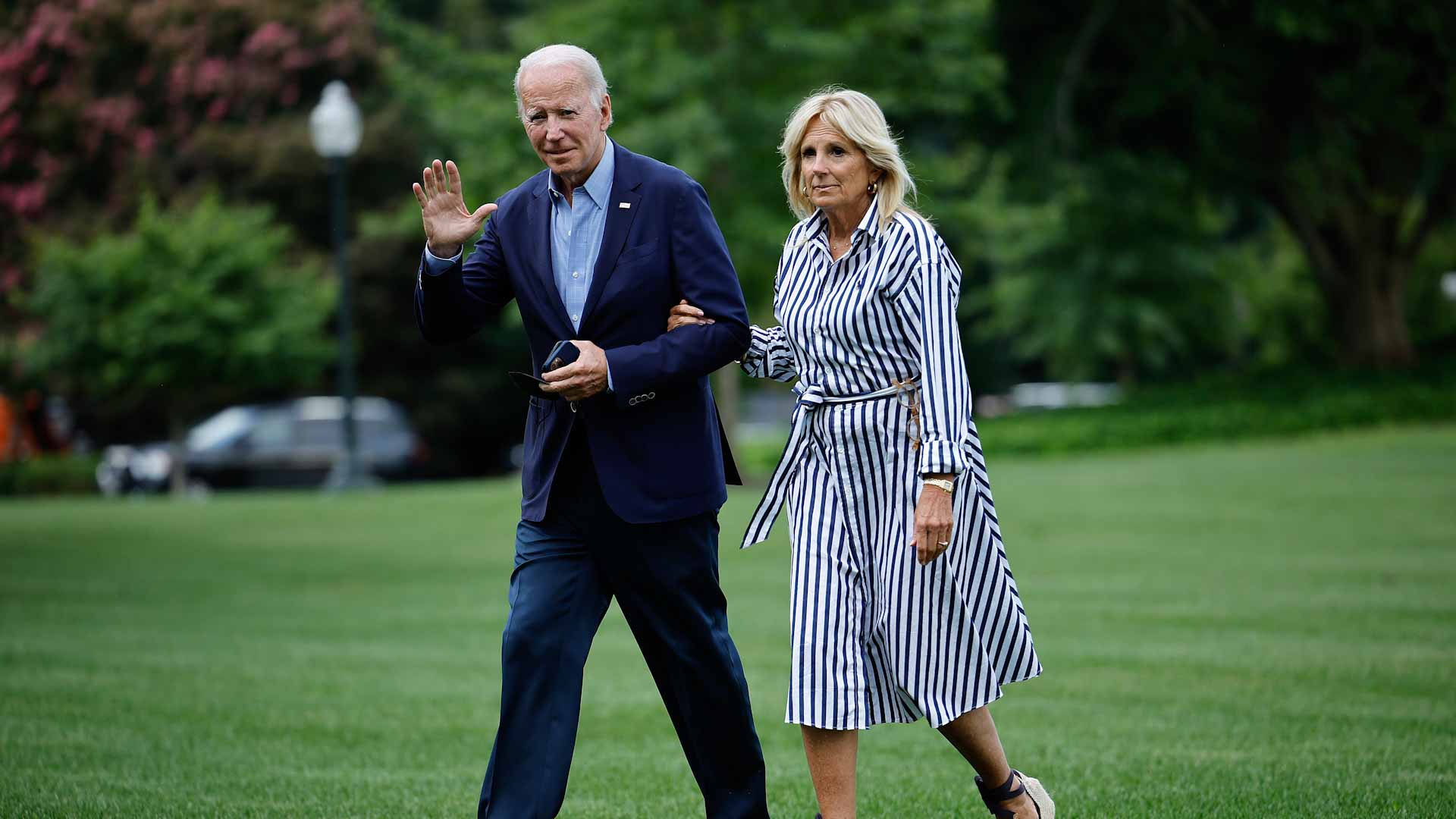 Image for the title: Biden tours flood damage in eastern Kentucky 