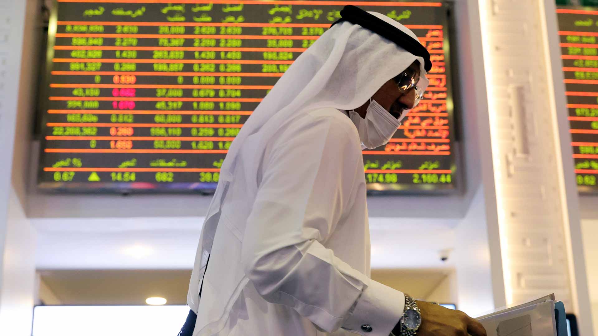 صورة بعنوان: تباين أداء الأسهم بأسواق الخليج قبيل بيانات التضخم الأميركية 