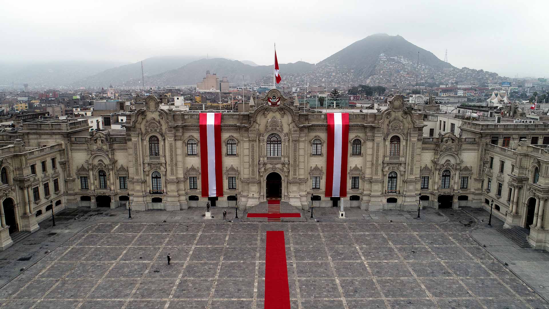 صورة بعنوان: تفتيش القصر الرئاسي في البيرو بحثاً عن شقيقة زوجة الرئيس 