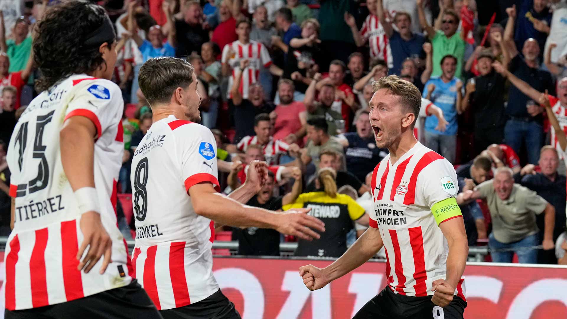 صورة بعنوان: أيندهوفن يبلغ الدور المؤهل لدور المجموعات بدوري أبطال أوروبا 