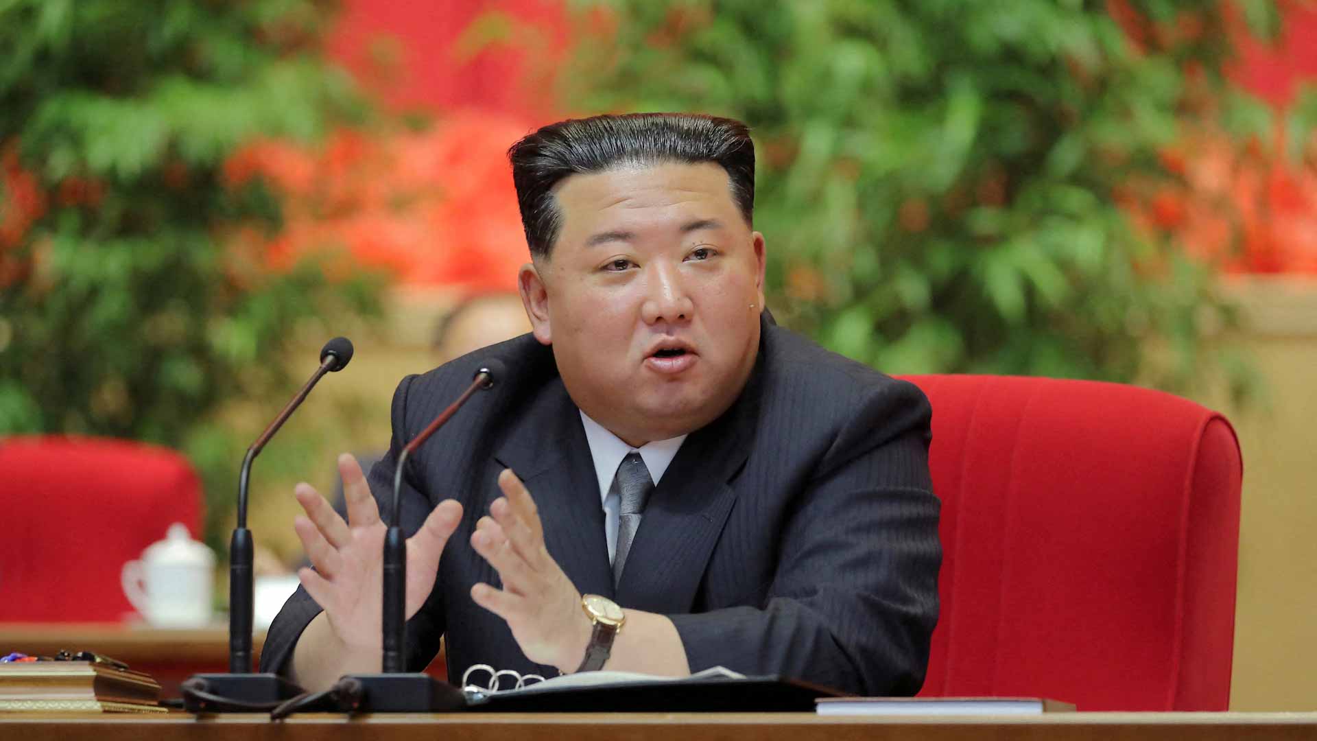 صورة بعنوان: كيم جونغ يعلن انتصار كوريا الشمالية في "معركة كورونا" 