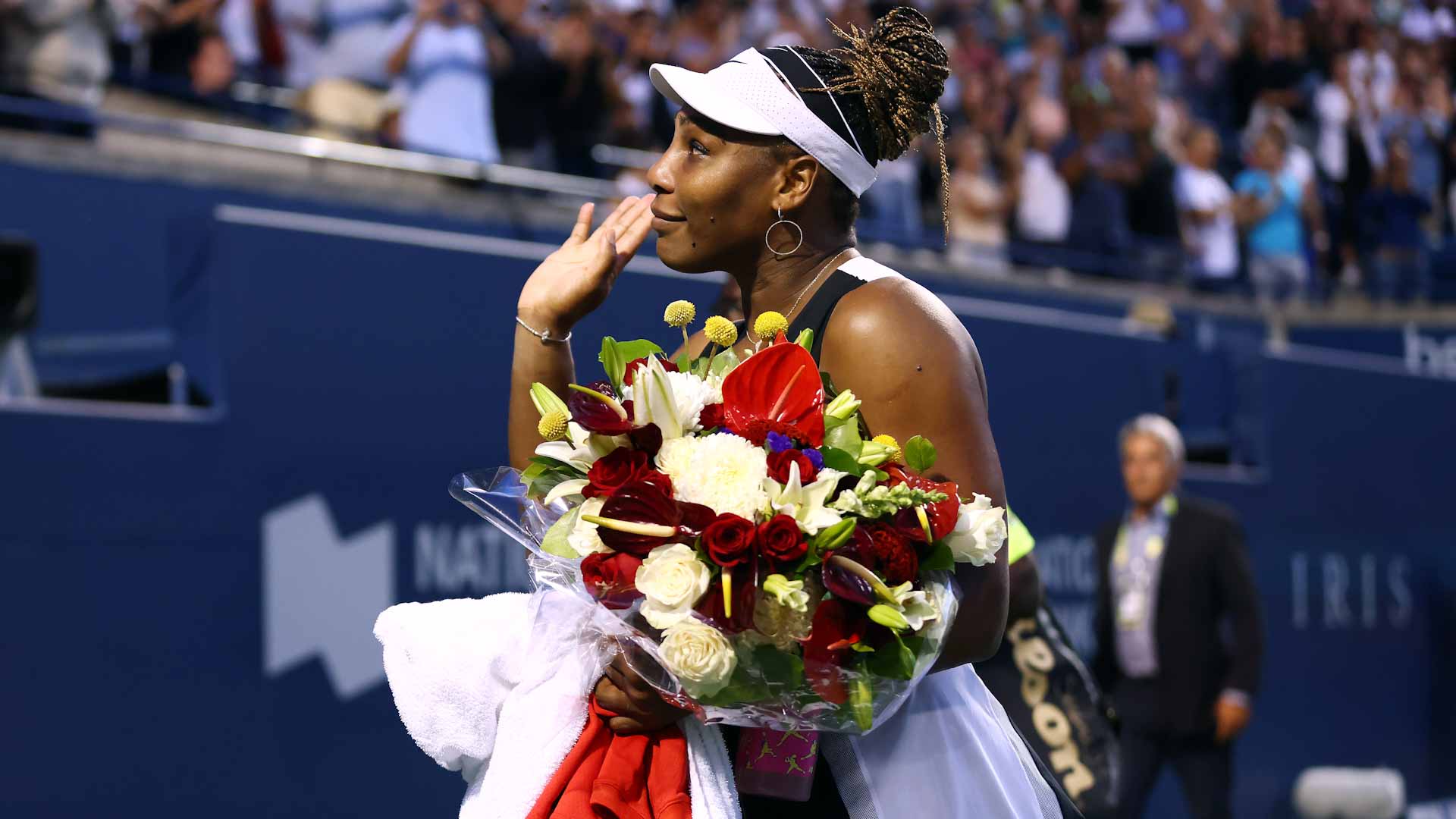 صورة بعنوان: النجمة سيرينا ويليامز تودع بطولة تورنتو الكندية  