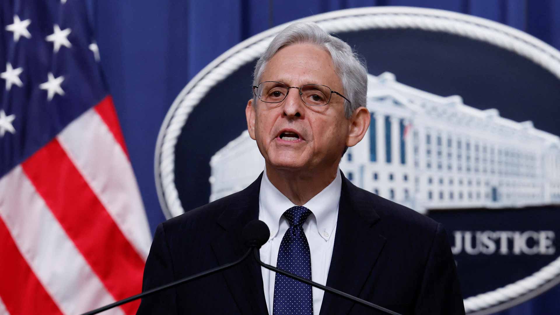 صورة بعنوان: "وثائق نووية".. سبب اقتحام مكتب التحقيقات لمنزل ترامب 