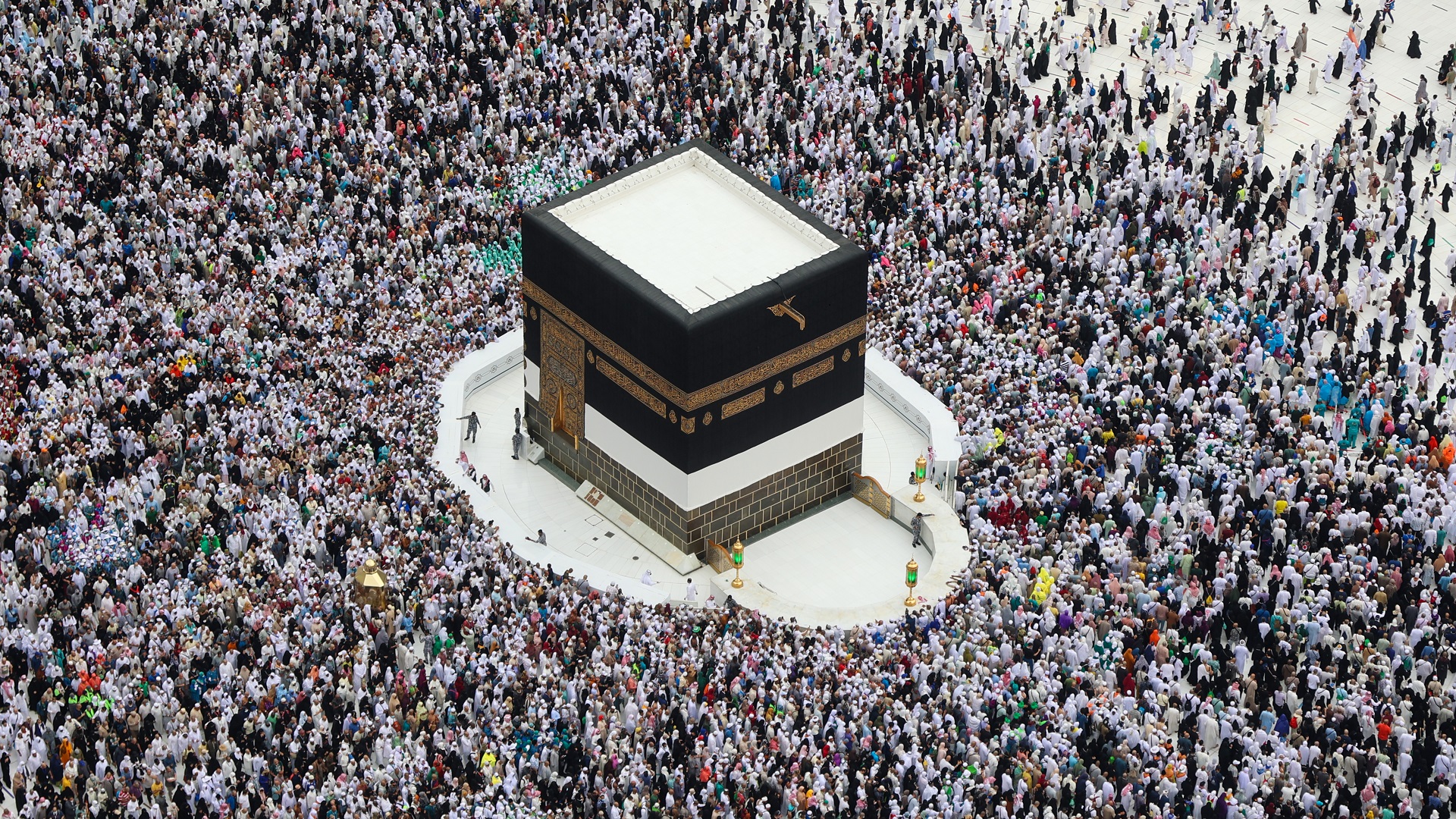 صورة بعنوان: السعودية تتيح تأدية العمرة للقادمين للمملكة بجميع أنواع التأشيرات 