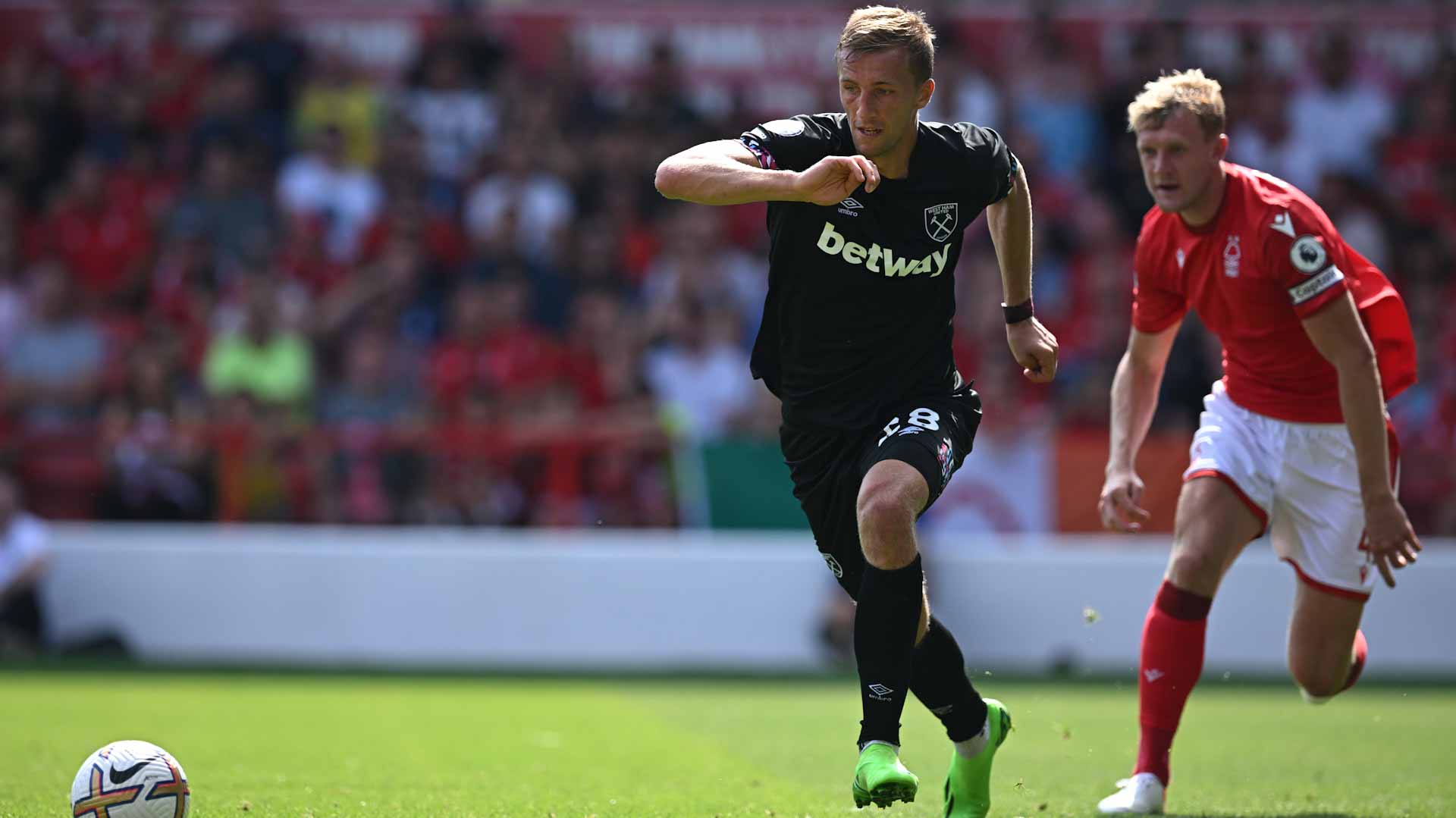 صورة بعنوان: نوتينجهام يزيد من أوجاع وست هام يونايتد في الدوري الانجليزي 