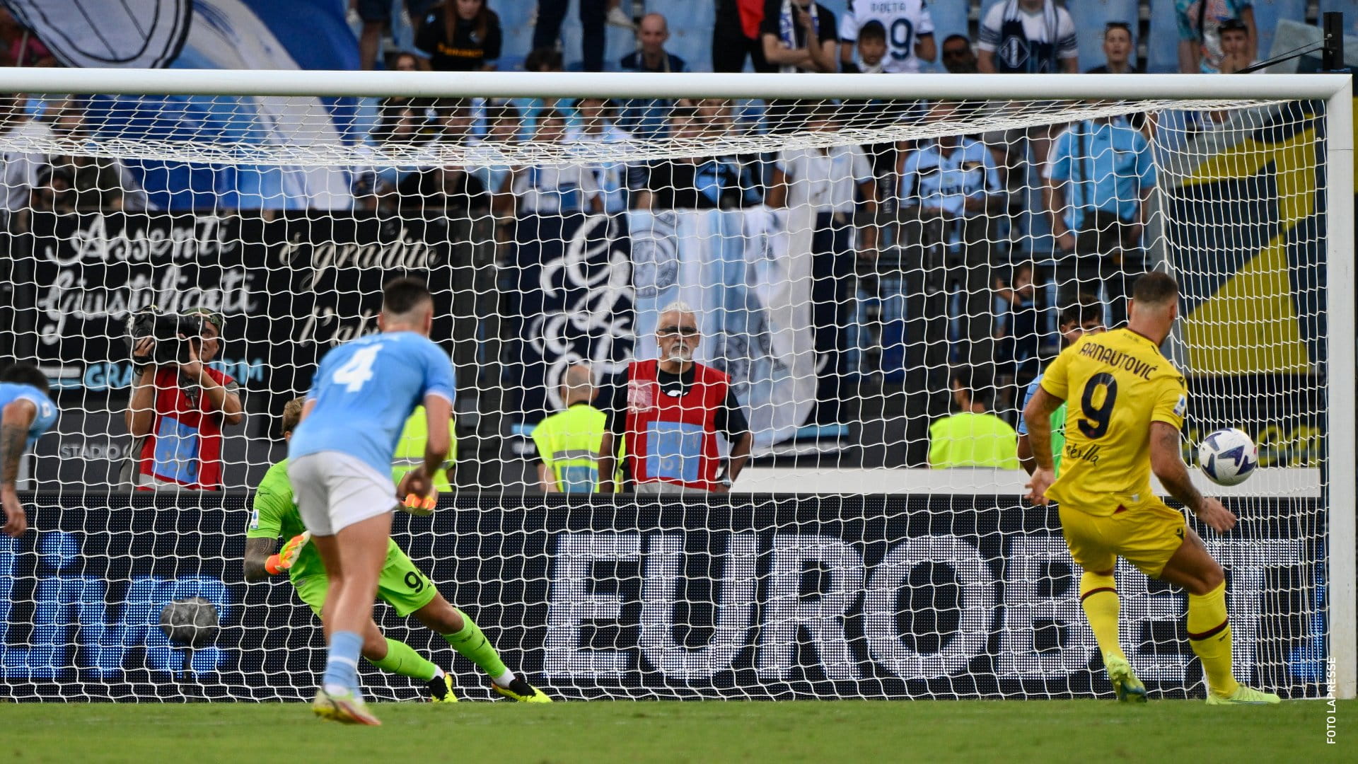 صورة بعنوان: لاتسيو يتخطى بولونيا بصعوبة في الدوري الإيطالي لكرة القدم 