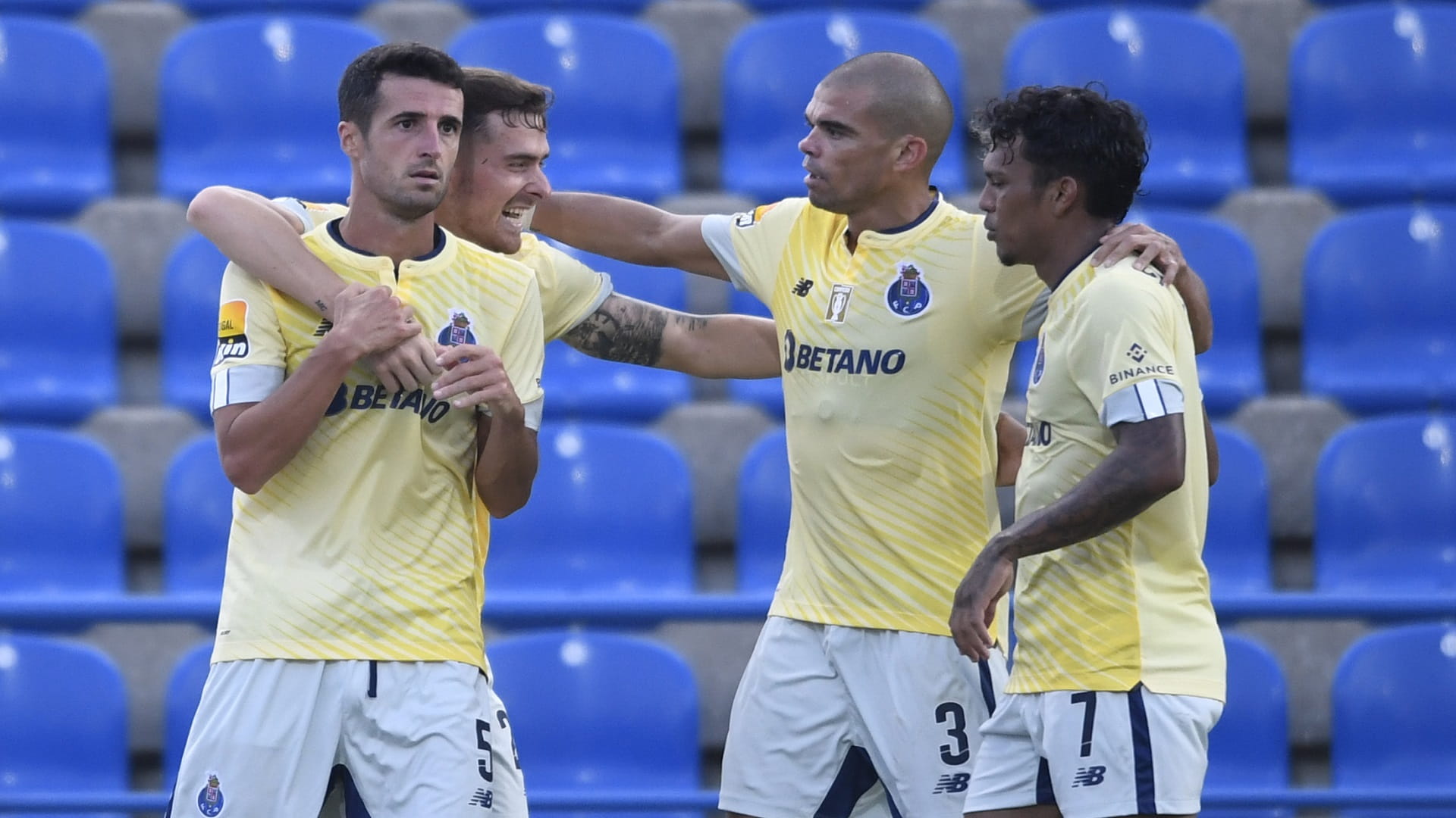 صورة بعنوان: بورتو يتخطى فيزيلا في الدوري البرتغالي لكرة القدم  