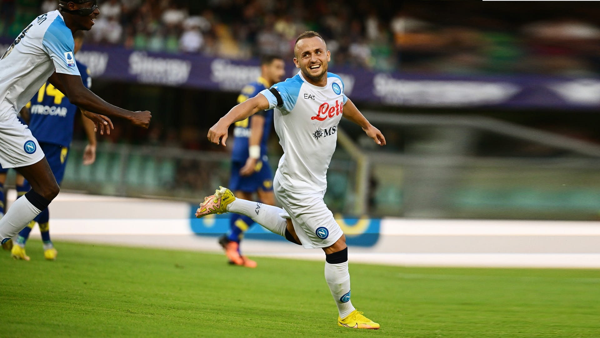 صورة بعنوان: نابولي يكتسح هيلاس فيرونا في الدوري الإيطالي 