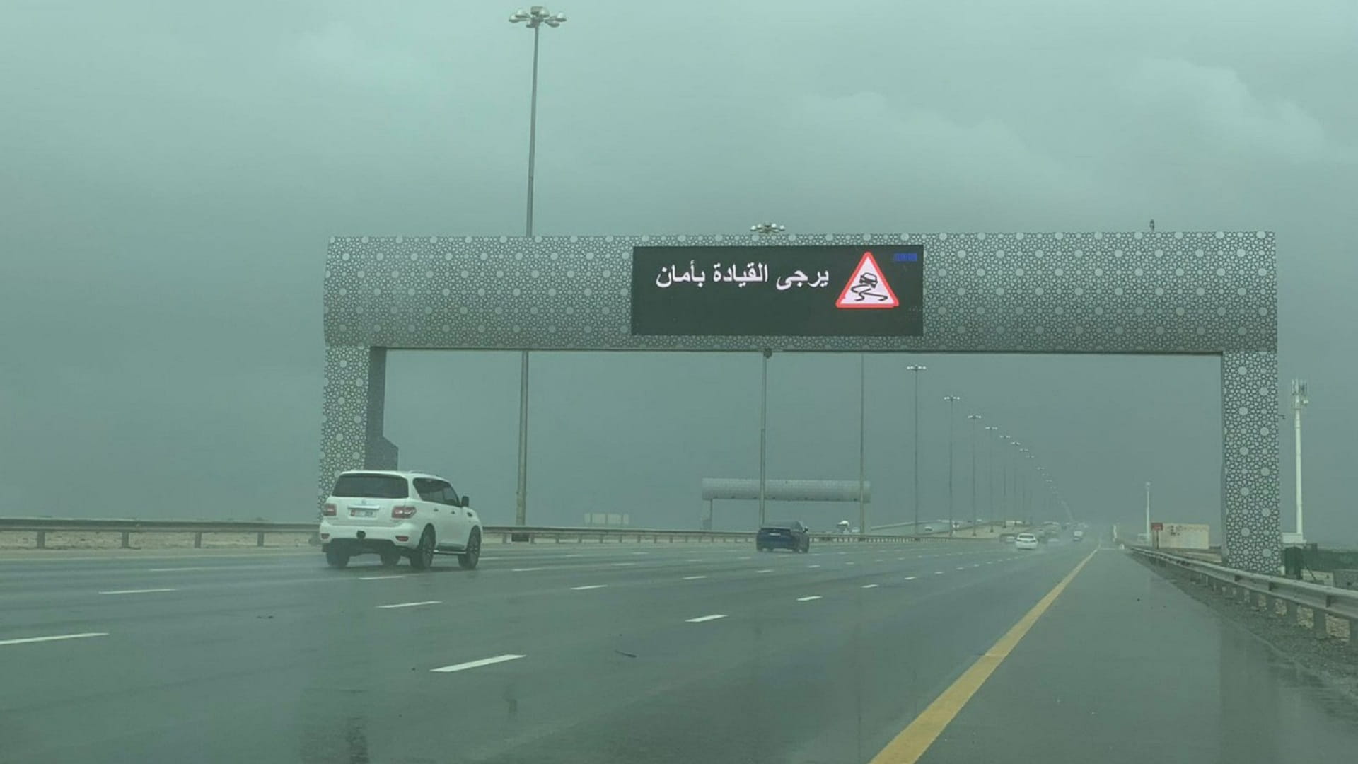 Image for the title: Intensity decrease of forecasted low-pressure sys affects country 