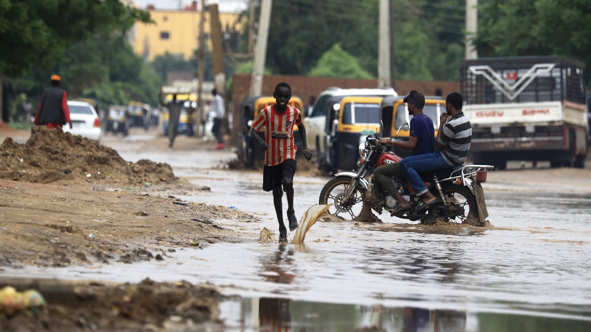 صورة بعنوان: ارتفاع عدد ضحايا السيول في السودان إلى 75 قتيلاً 