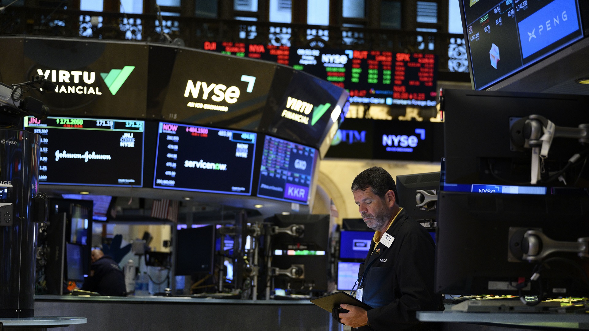Image for the title: US stocks gain, shaking off early weakness 