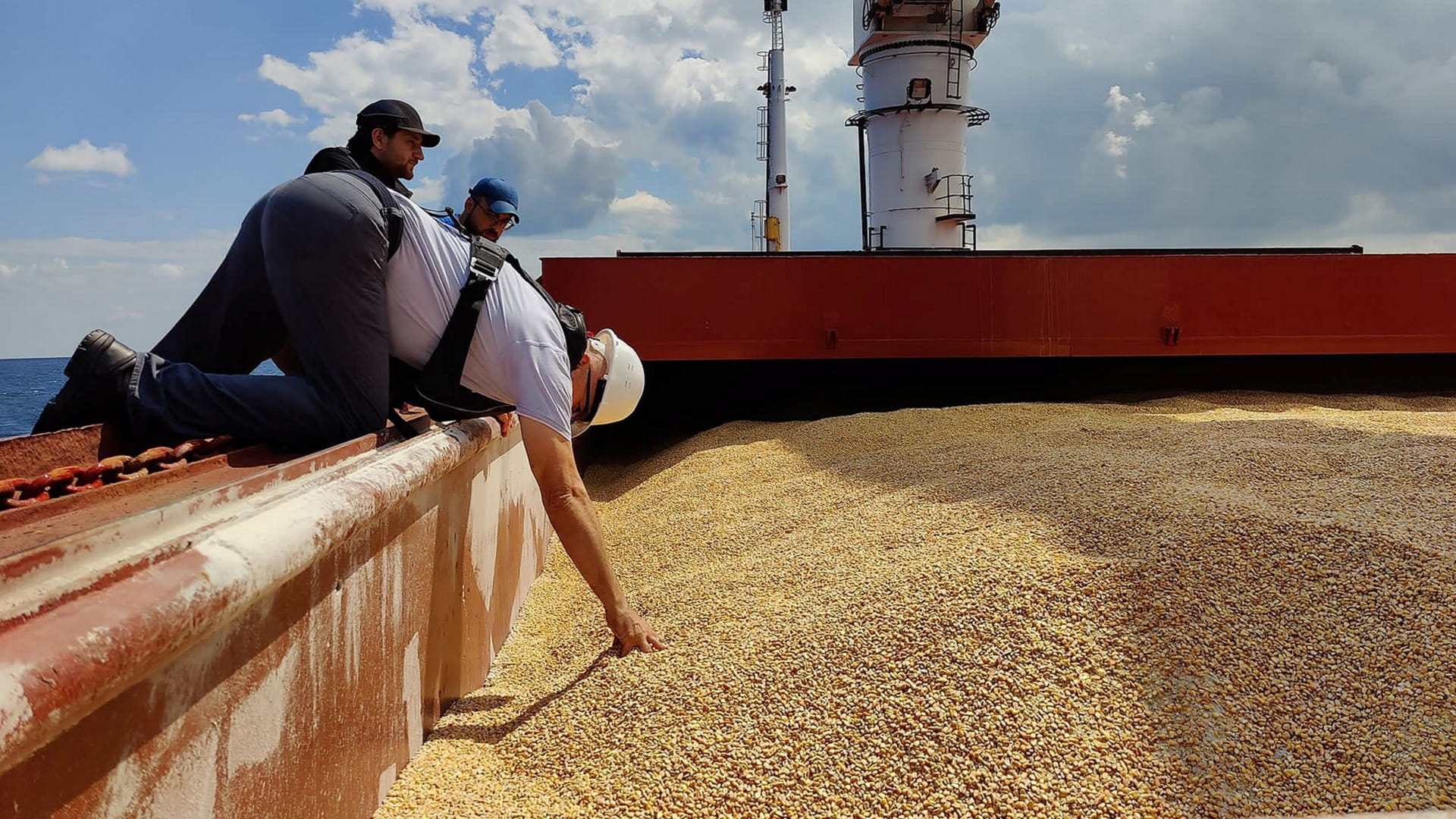 Image for the title: UN ship with grain for Africa sets off from Ukraine 