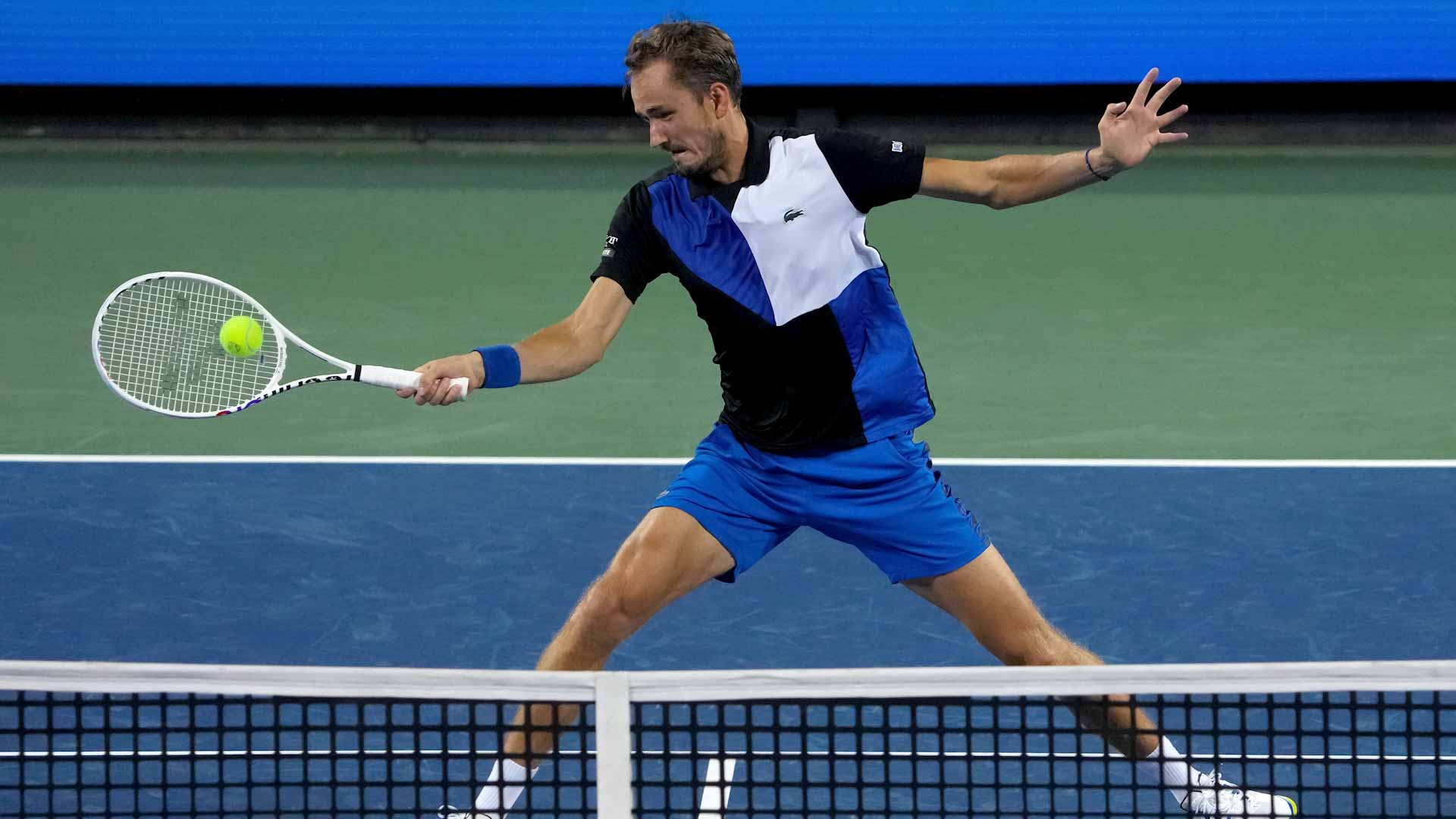 صورة بعنوان: الروسي ميدفيديف يتأهل إلى الدور الثالث ببطولة سينسيناتي للتنس 