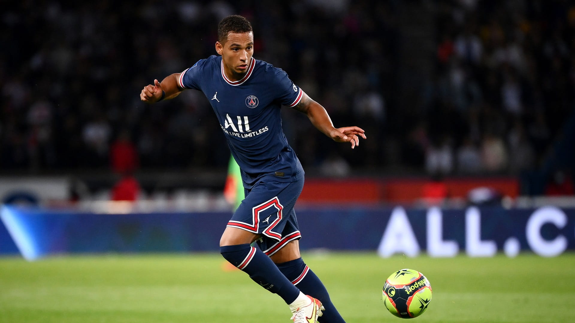 صورة بعنوان: ويستهام يتعاقد مع تيلو كيرير من باريس سان جيرمان 