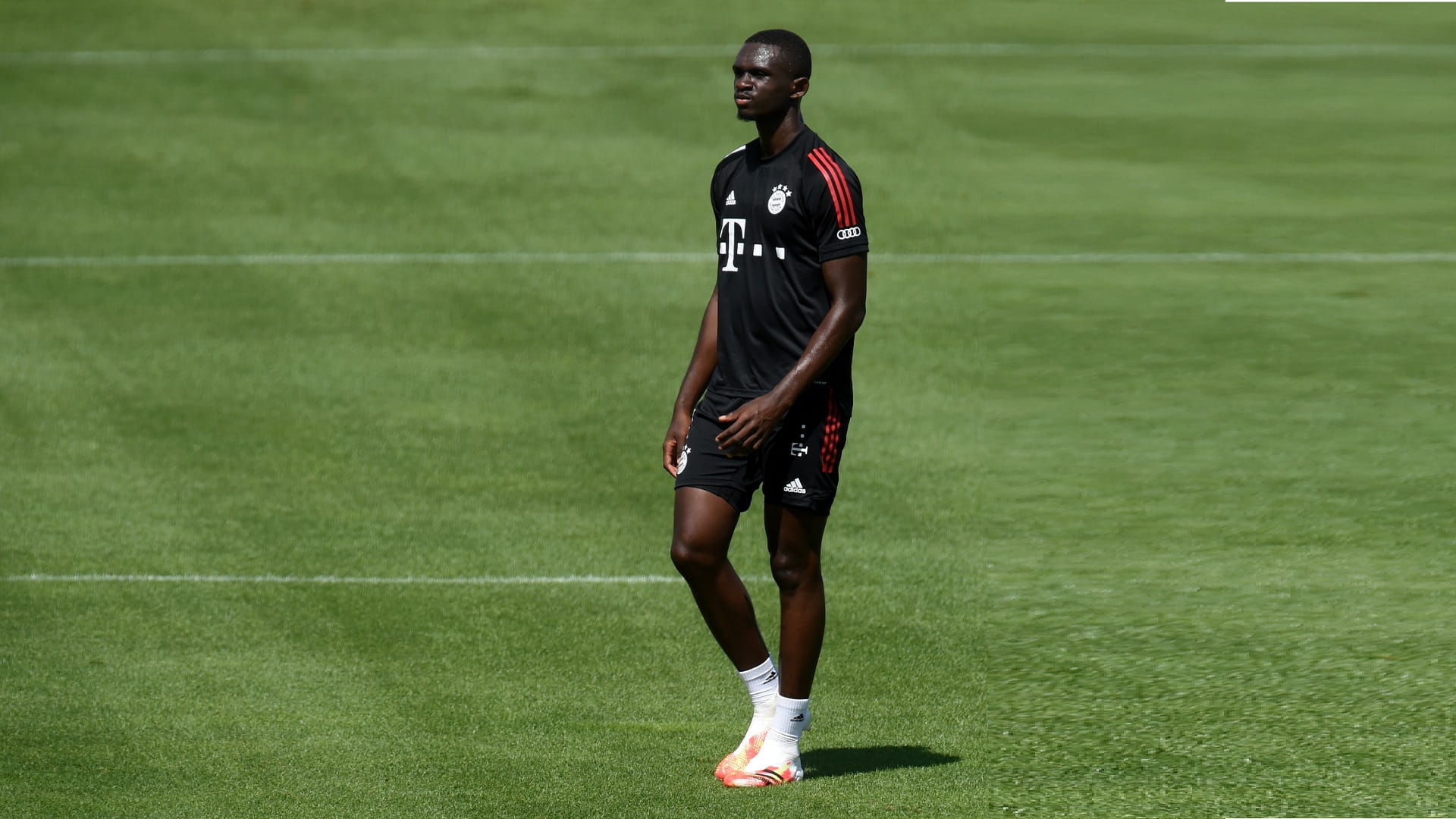 صورة بعنوان: إشبيلية يتعاقد مع المدافع الفرنسي تانجوي نيانزو  