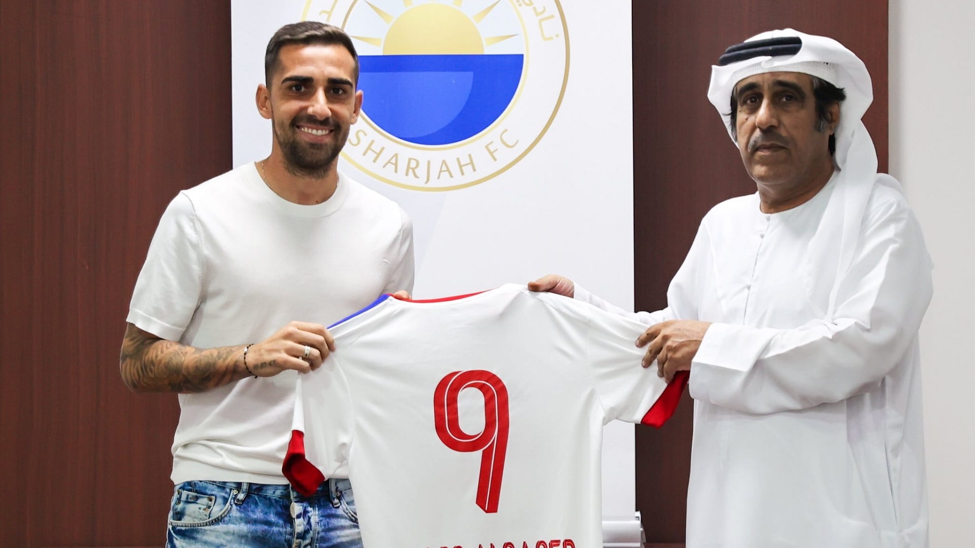 صورة بعنوان: نادي الشارقة يعلن ضم المهاجم الإسباني باكو ألكاسير 