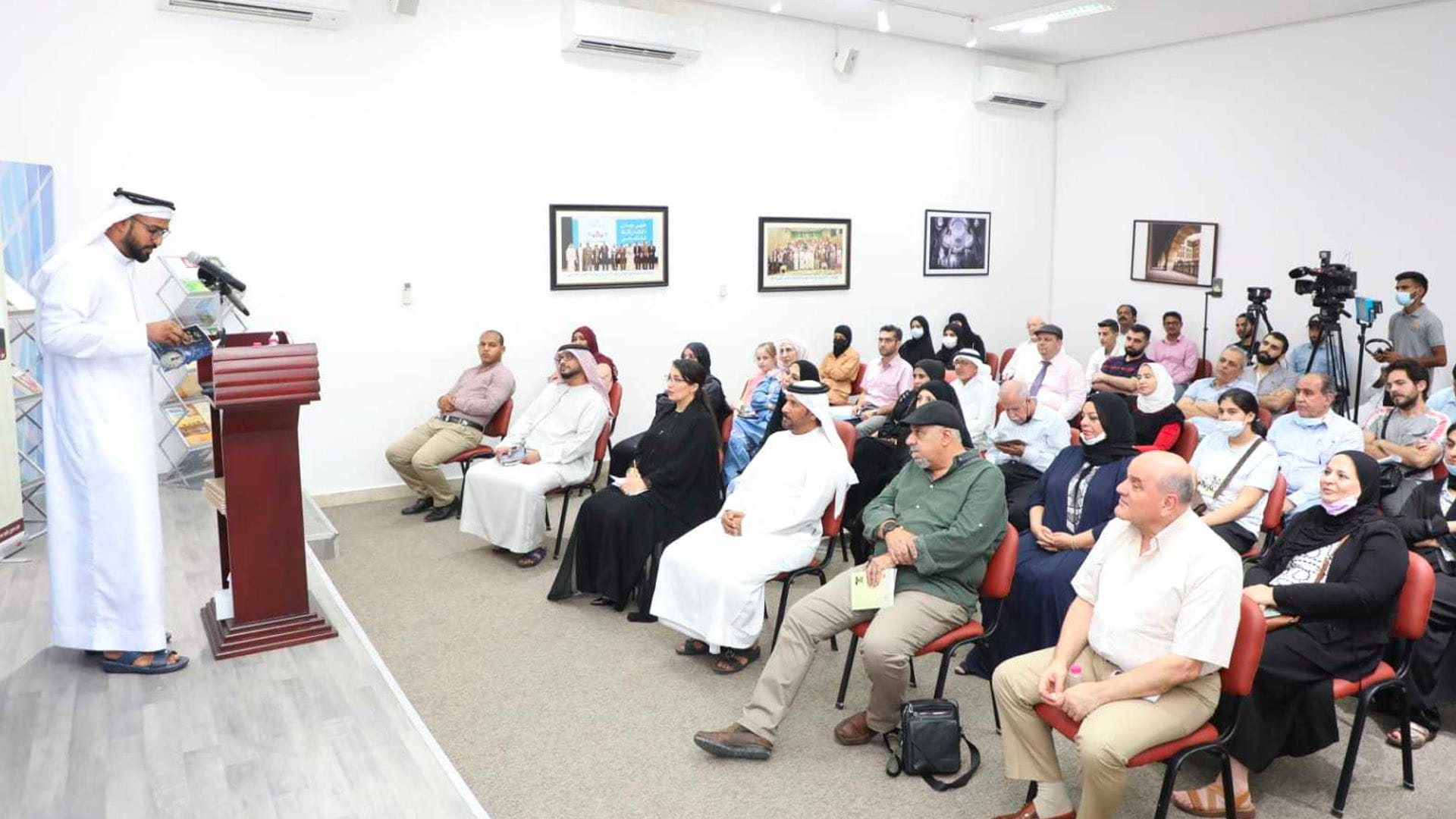 Image for the title: Poetry House hosts new poets 