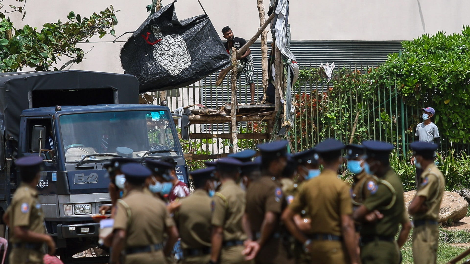 Image for the title: Sri Lanka to end state of emergency 