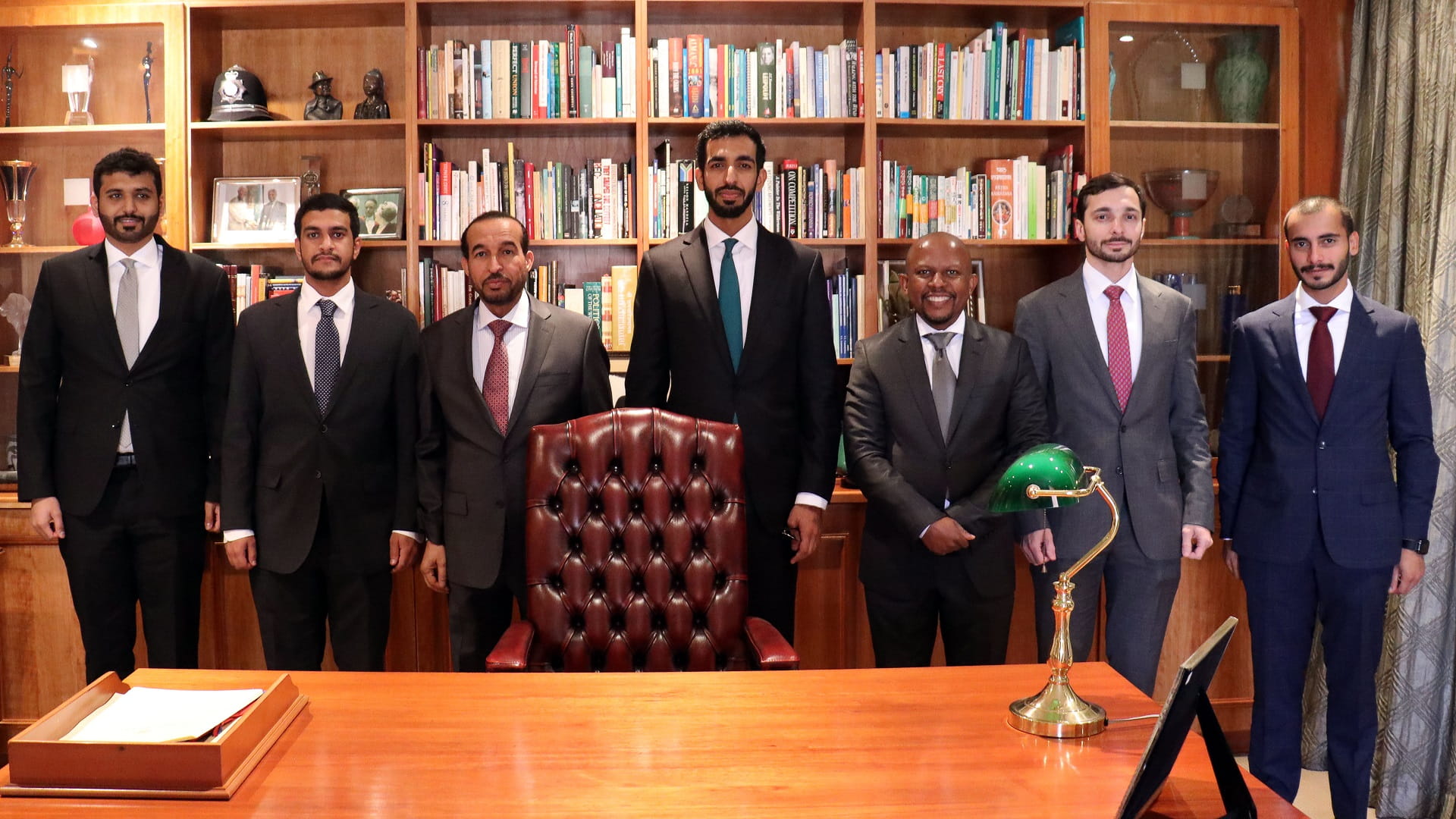 صورة بعنوان: شخبوط بن نهيان يلتقي رئيس جنوب أفريقيا 