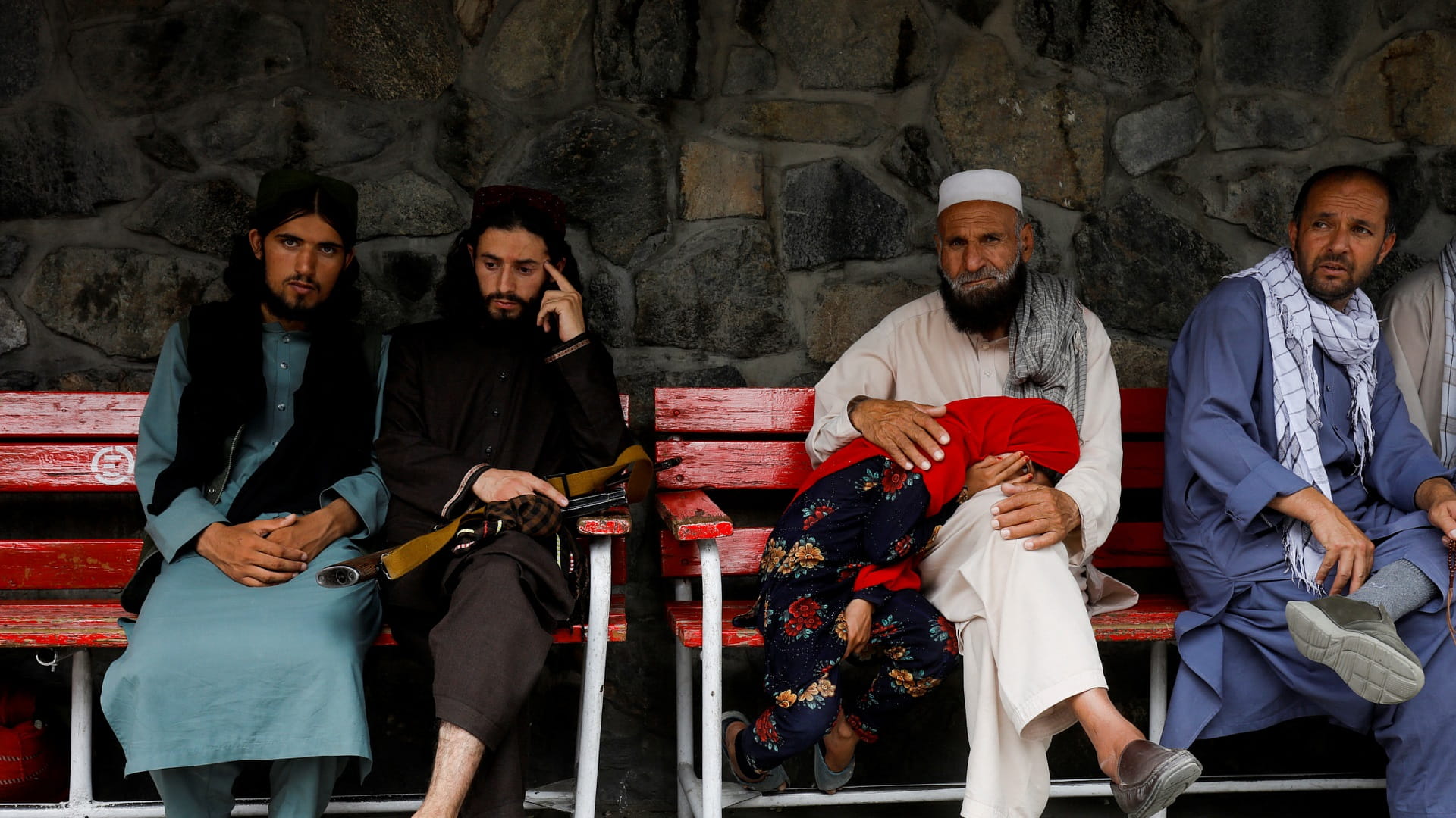 صورة بعنوان: مقتل 21 بانفجار في العاصمة الأفغانية كابول 