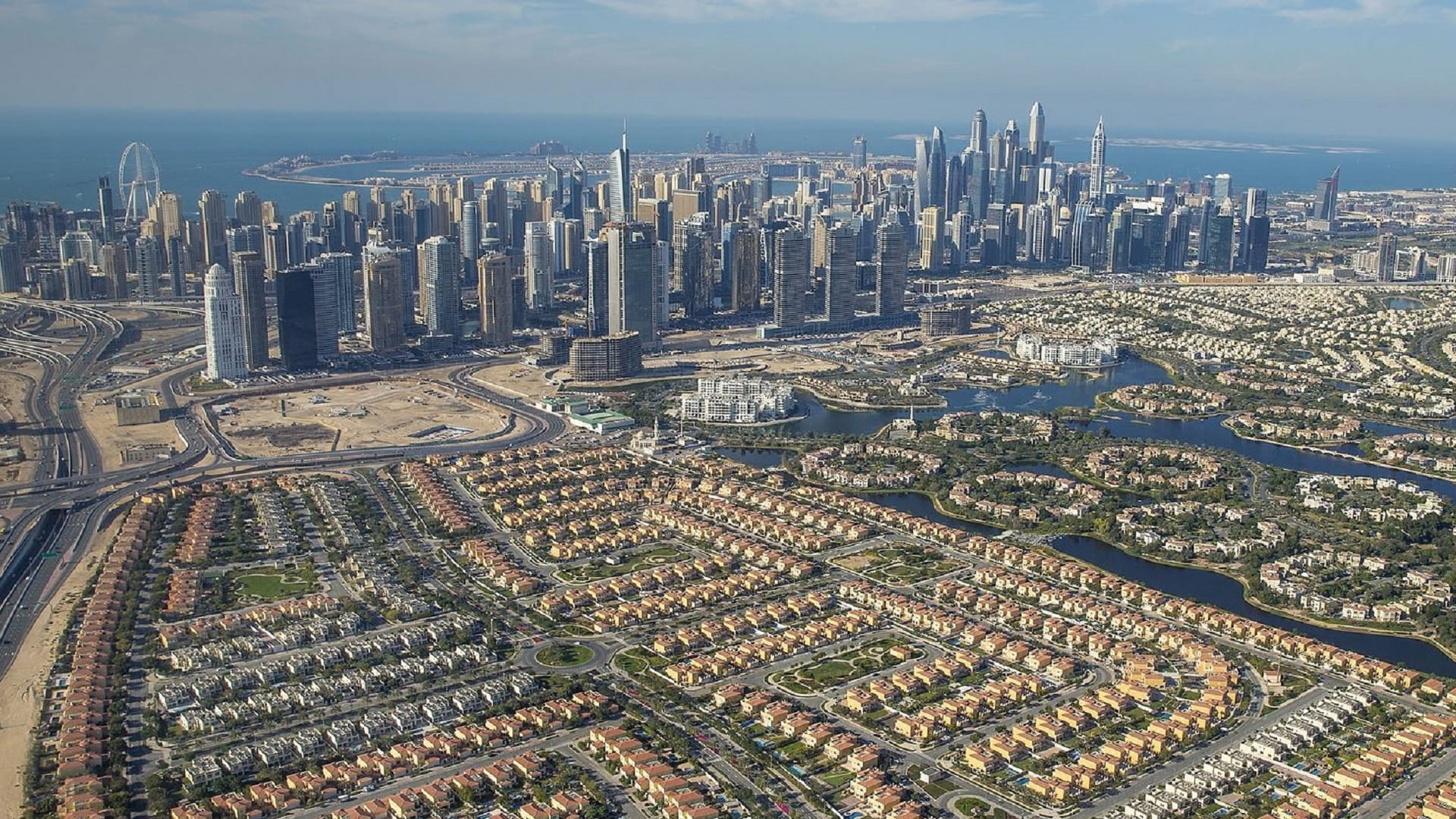 صورة بعنوان: طقس الجمعة صحو إلى غائم جزئياً برياح نشطة ومثيرة للغبار أحياناً 