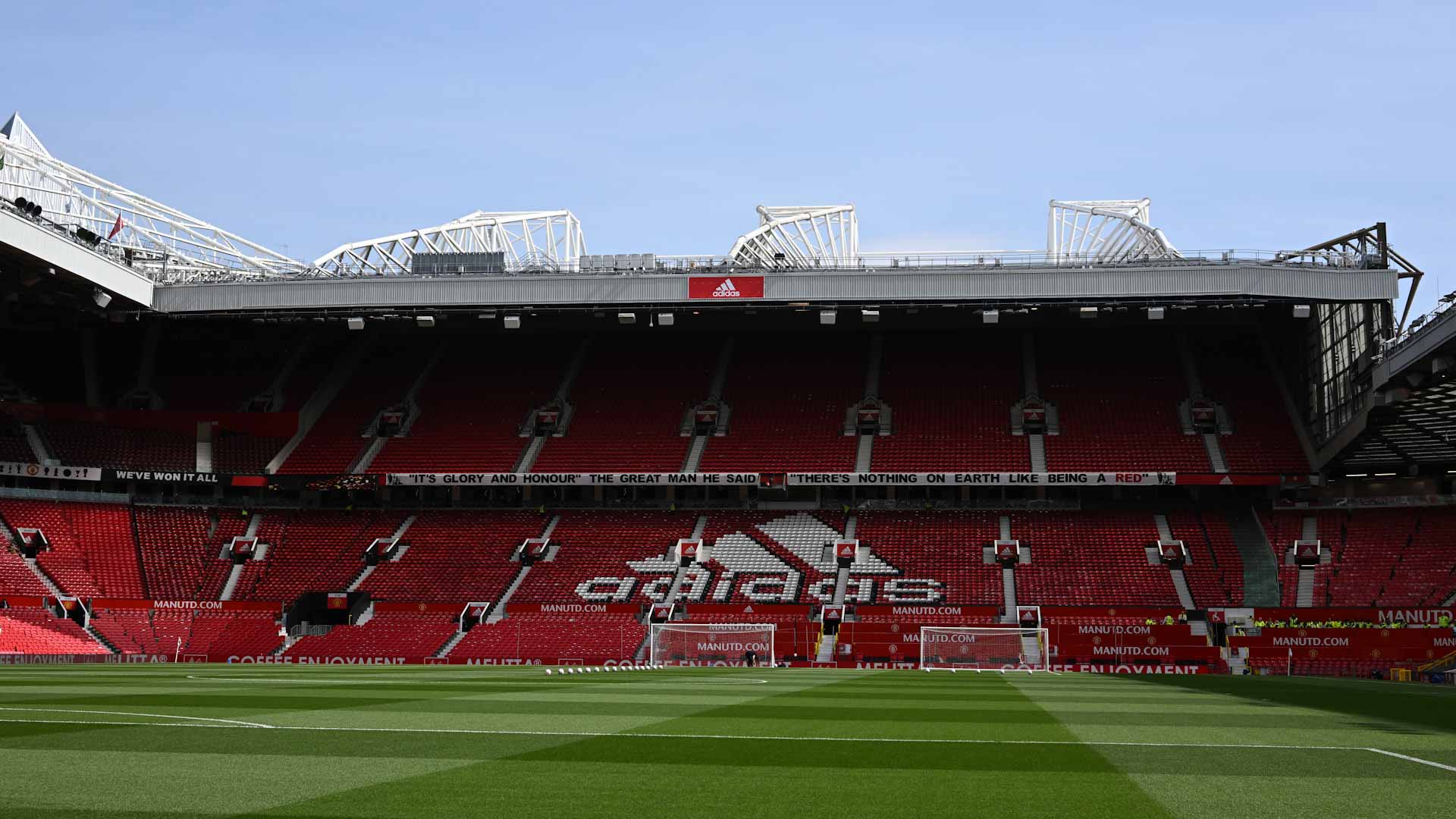 صورة بعنوان: الملياردير البريطاني راتكليف مهتم بشراء نادي مانشستر يونايتد 