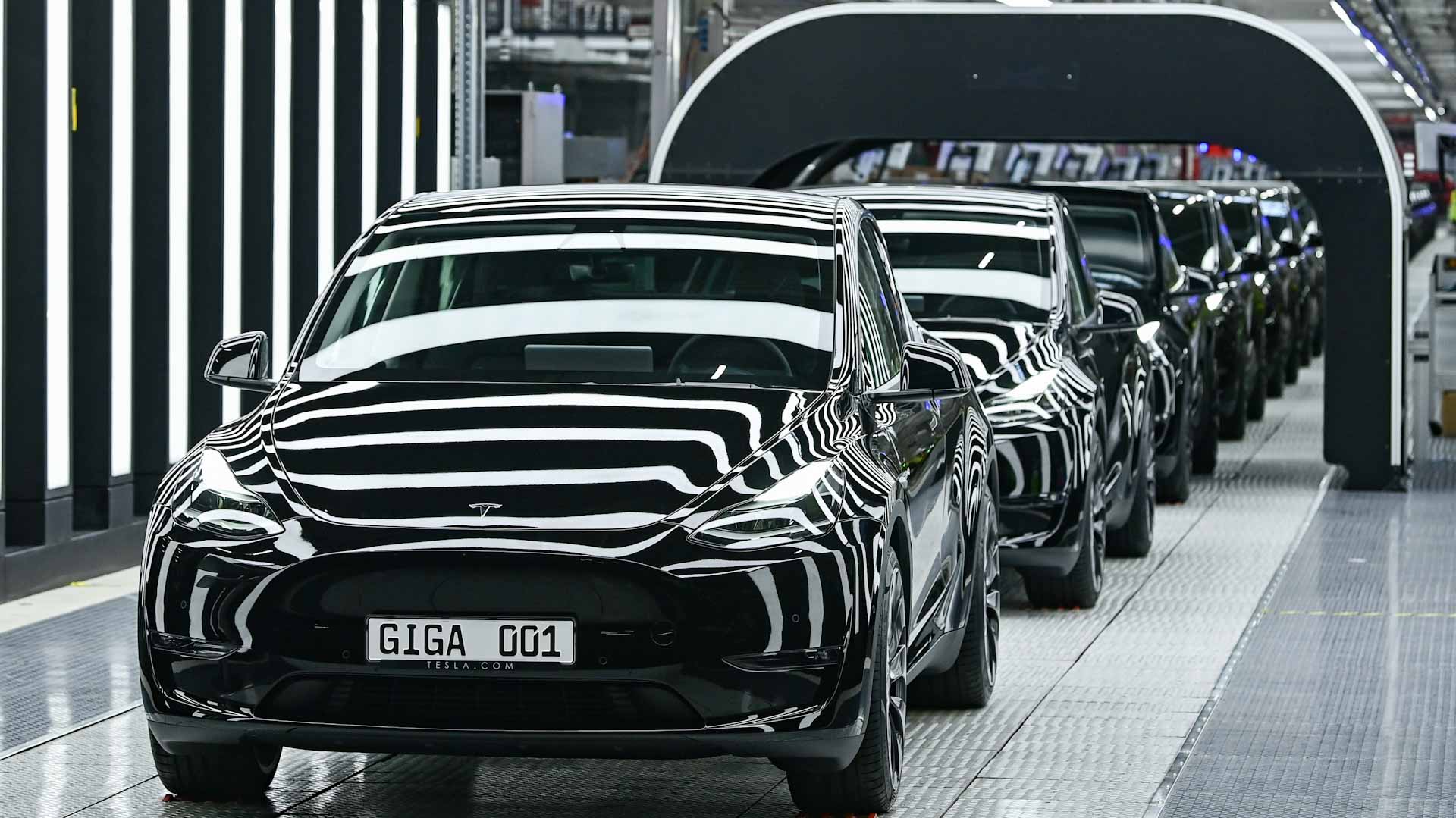 Image for the title: Tesla cuts delivery waiting time for Model Y in China 