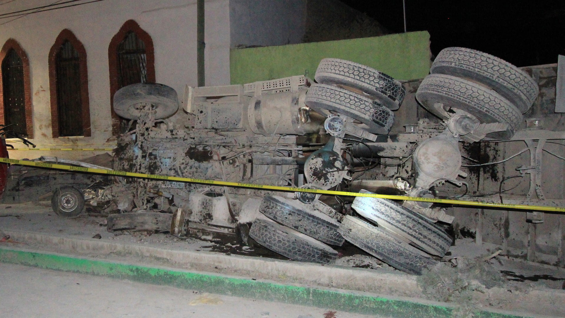 صورة بعنوان: مقتل 32 على الأقل جراء اصطدام حافلة وشاحنة بموقعي حادثين بتركيا 