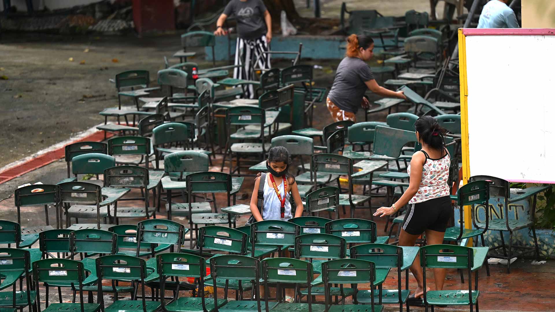 Image for the title: Philippine classrooms reopen after more than two years 