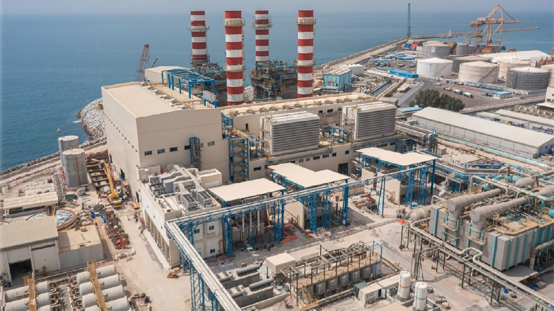 صورة بعنوان: كهرباء الشارقة تبدأ تشغيل توربينات الغاز الطبيعي في محطة اللية 