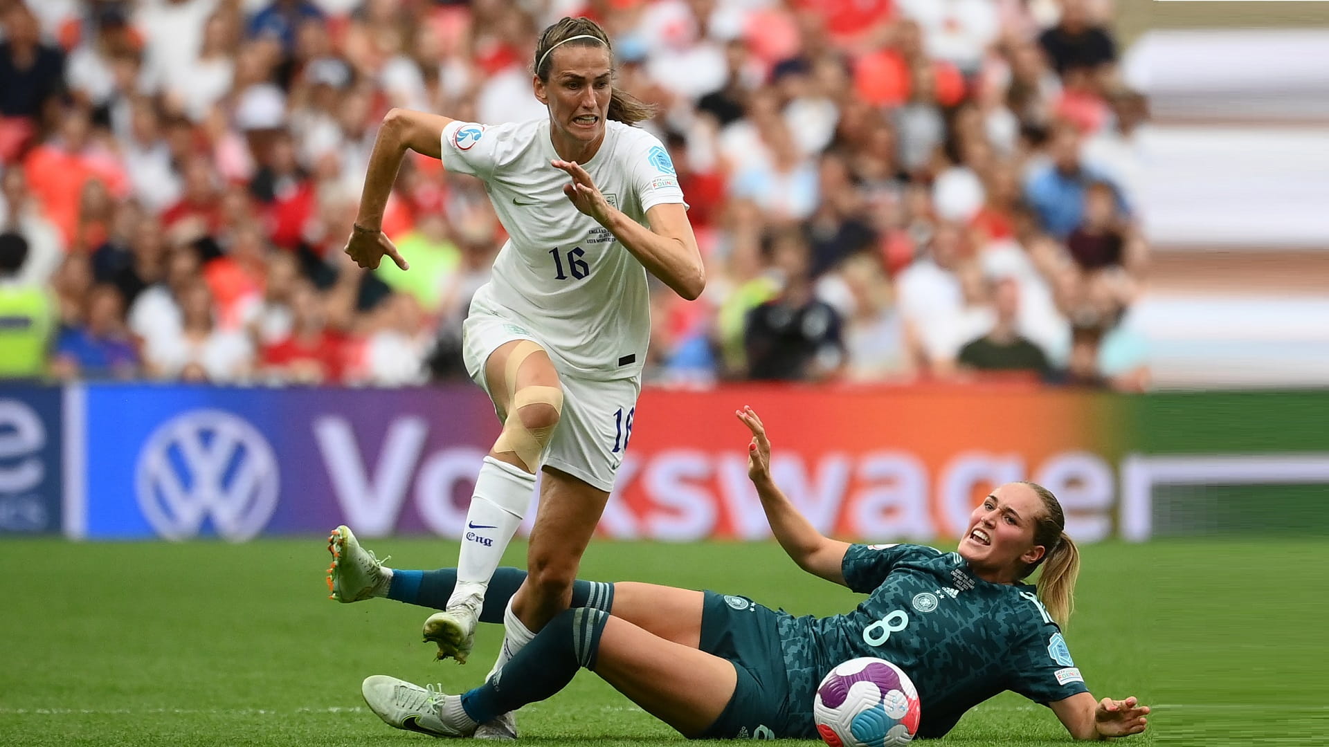 صورة بعنوان: اللاعبة الإنجليزية جيل سكوت تعلن اعتزالها كرة القدم 