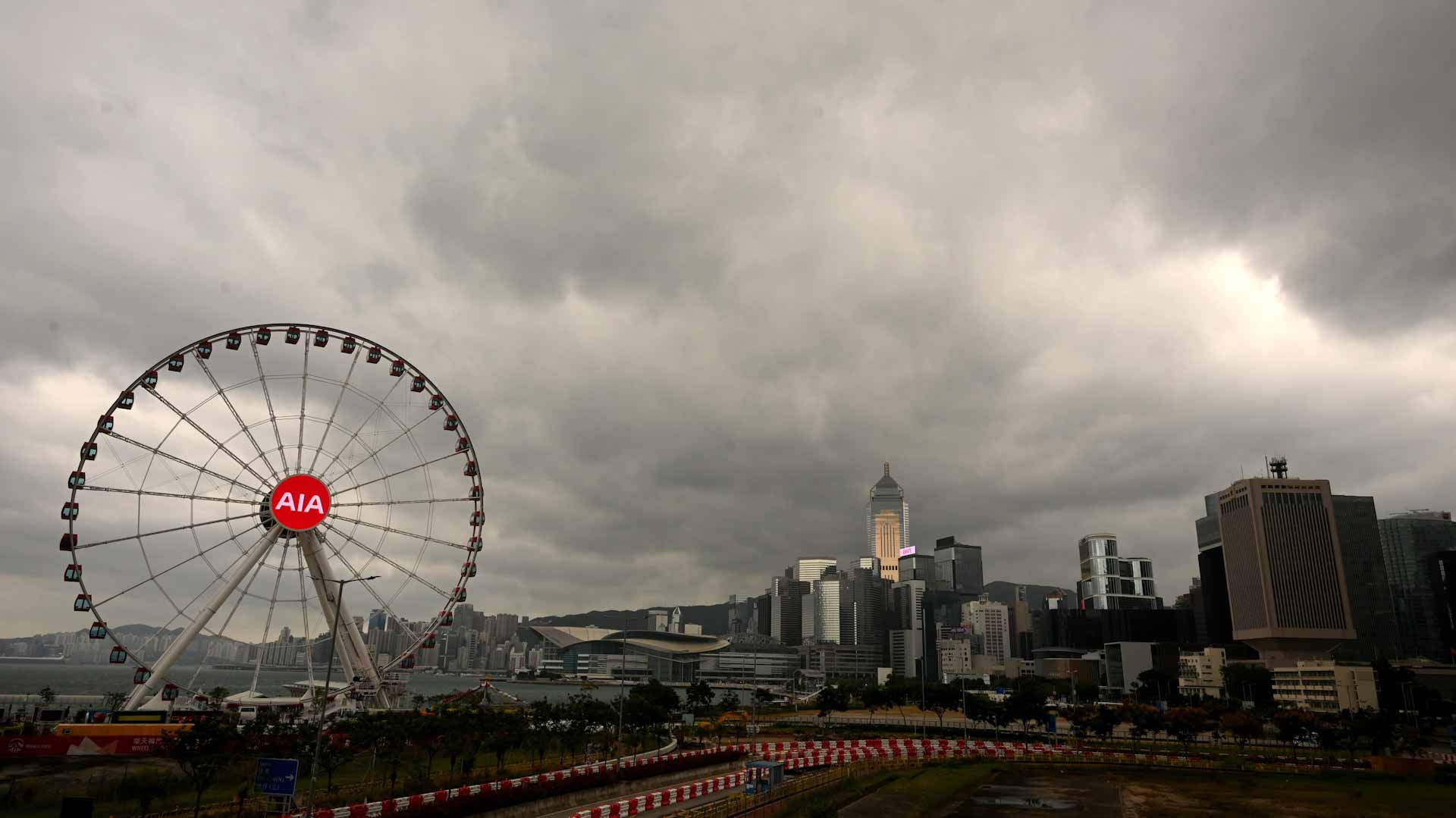 Image for the title: Storm Ma-on barrels towards Hong Kong, Guangdong province 