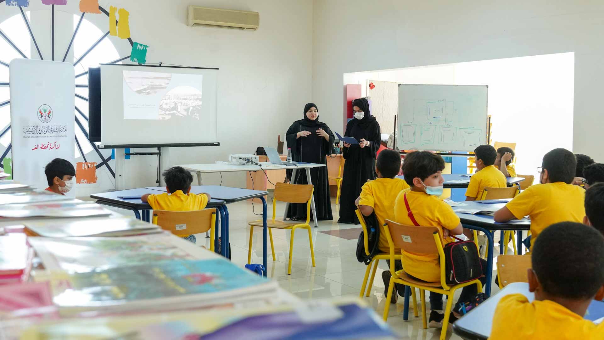 صورة بعنوان: "الشارقة للوثائق" تختتم برنامجها الصيفي لمنتسبي "مراكز الطفل" 