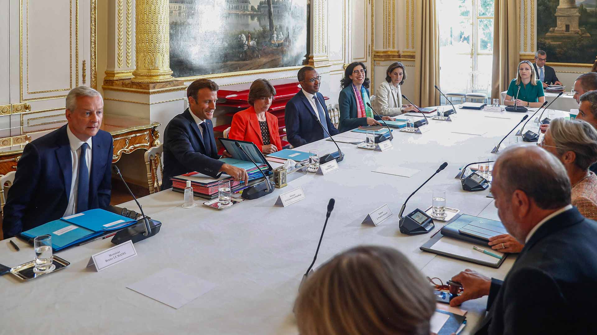 صورة بعنوان: لطي صفحة القطيعة...ماكرون يزور الجزائر لإنعاش العلاقات الثنائية 