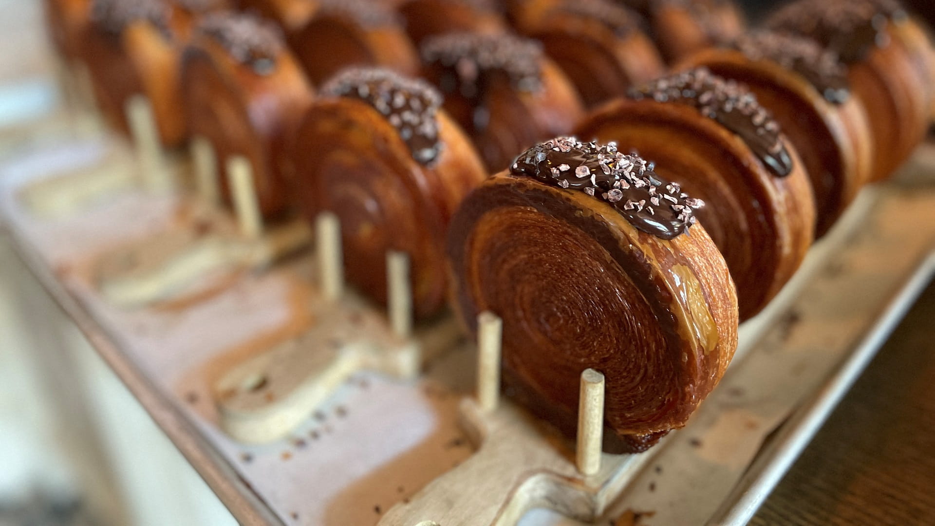 صورة بعنوان: "كرواسون دائري".. أحدث صيحة في عالم المخبوزات بنيويورك 