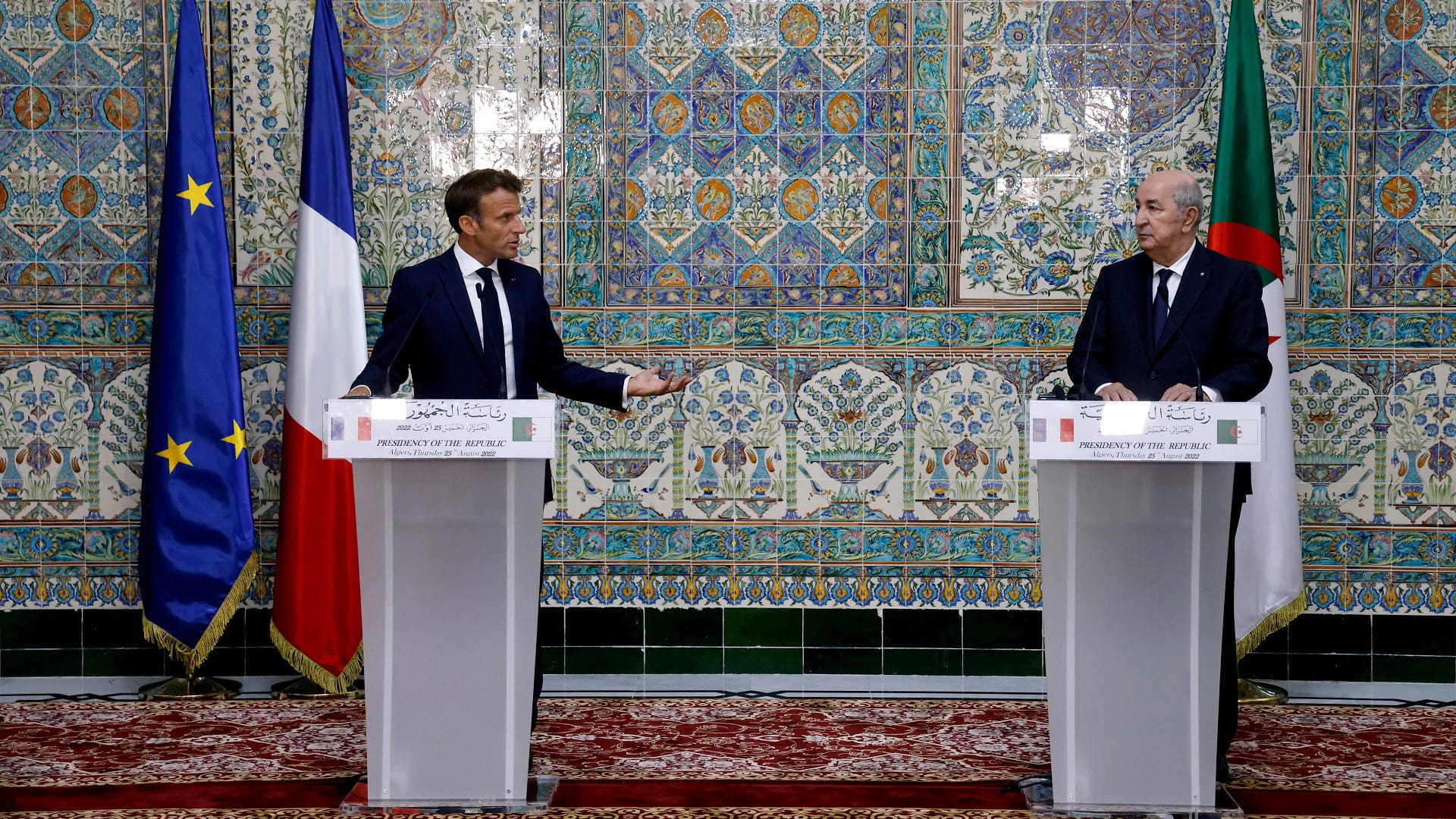 صورة بعنوان: رئيسا فرنسا والجزائر يتعهدان بإرساء علاقات استراتيجية بين البلدين 